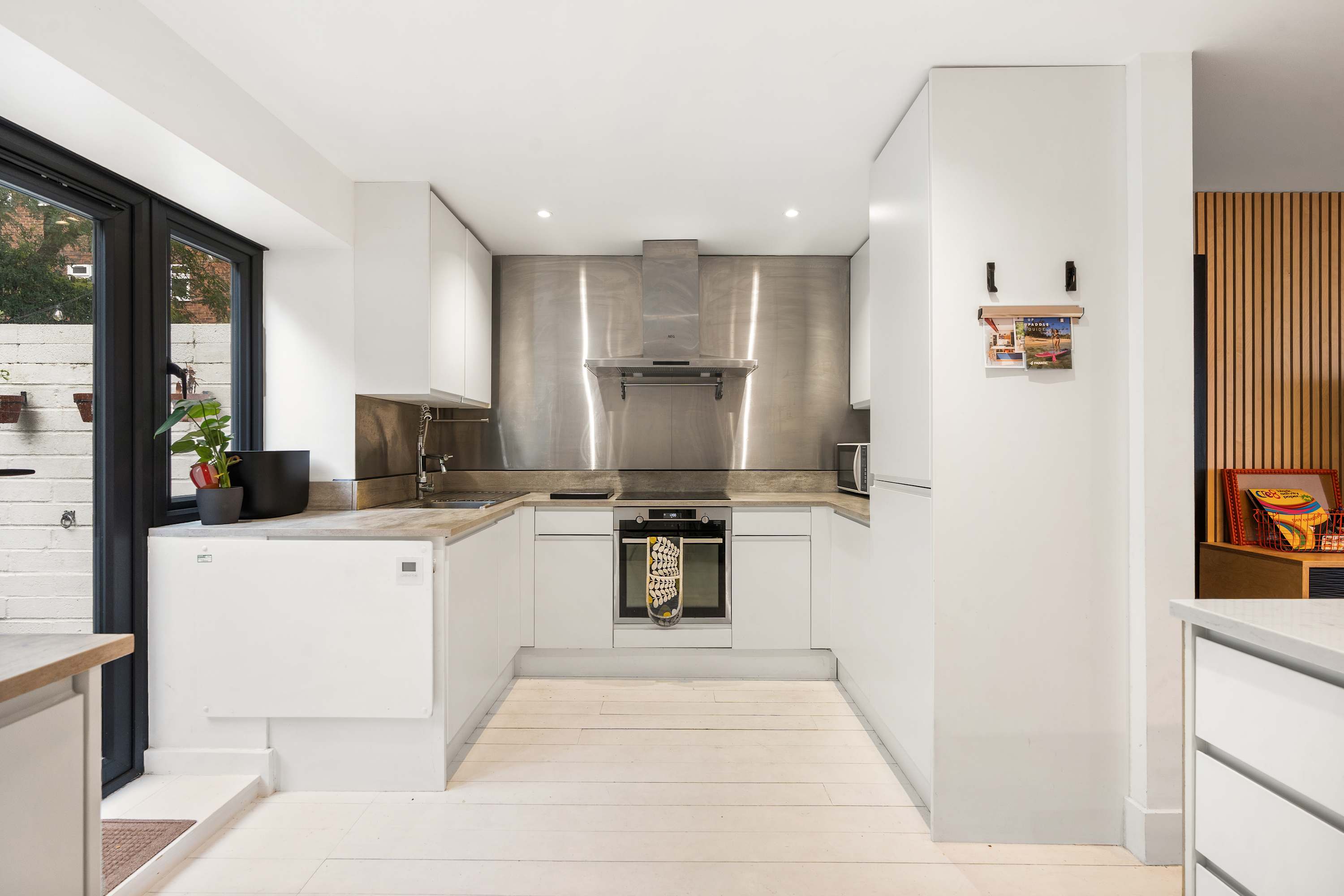Modern 3-Bedroom House in Hove - Garden - Parking