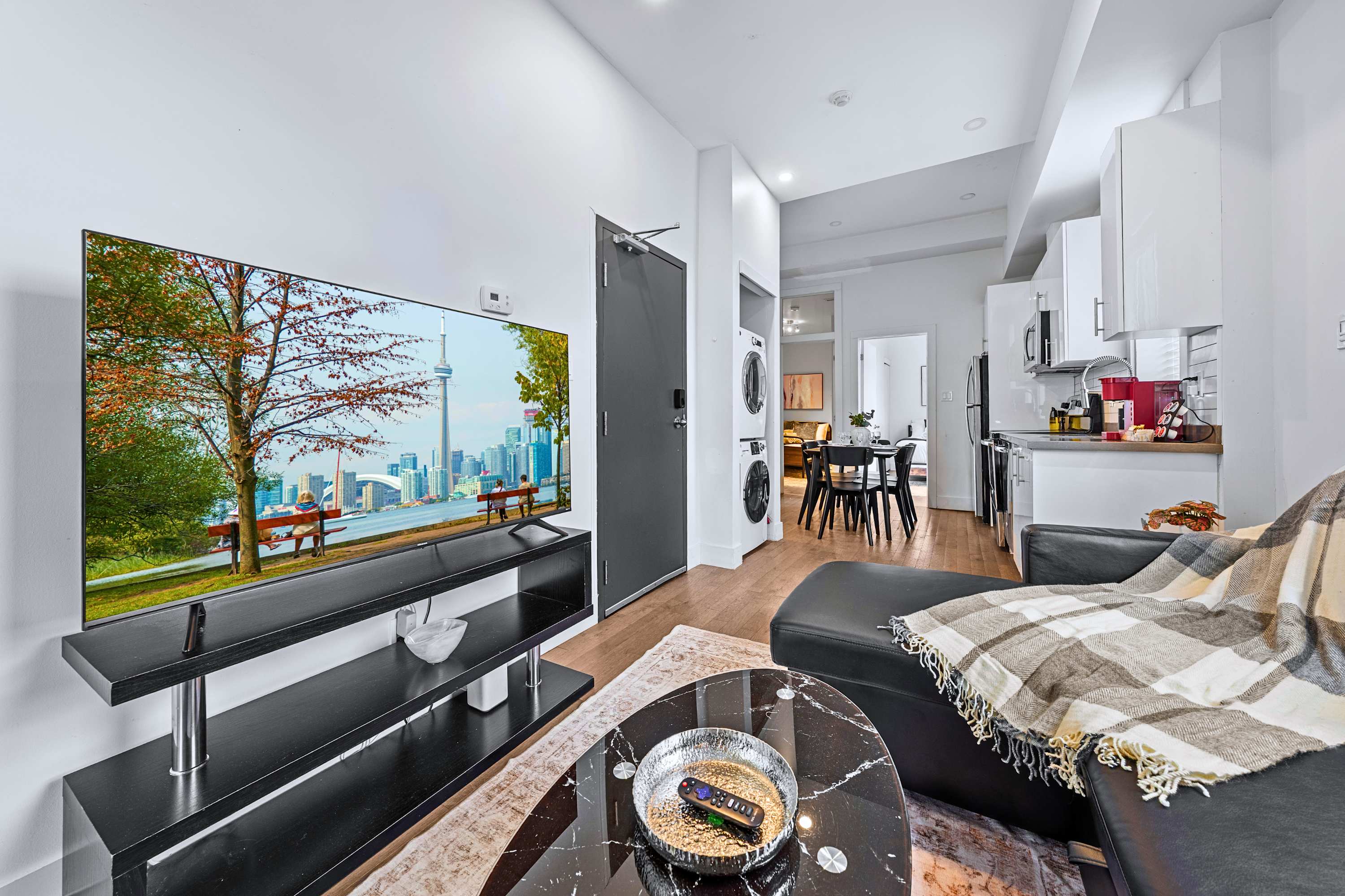 Cozy Suite Near Greenwood Park Easy Downtown Access