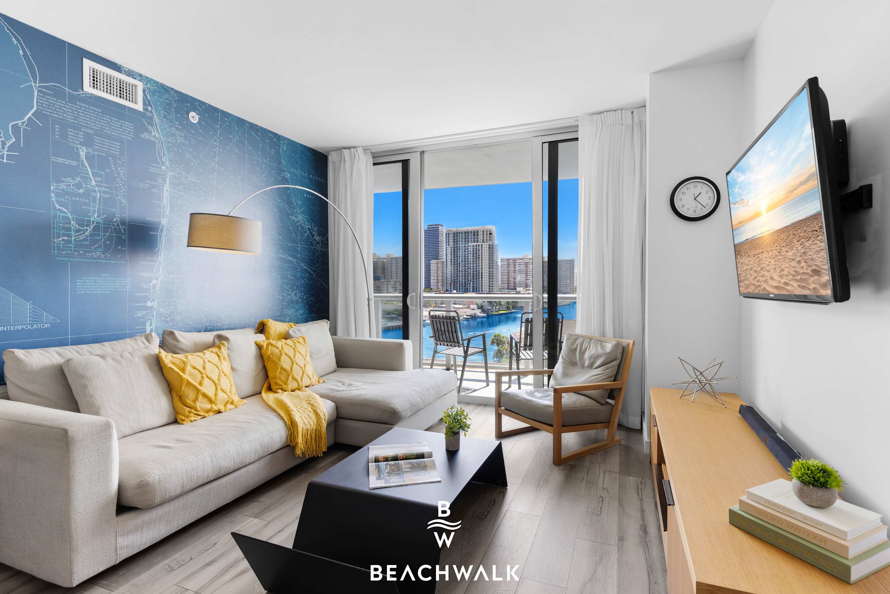 Amazing Apartment with Bay View Balcony Near Beach