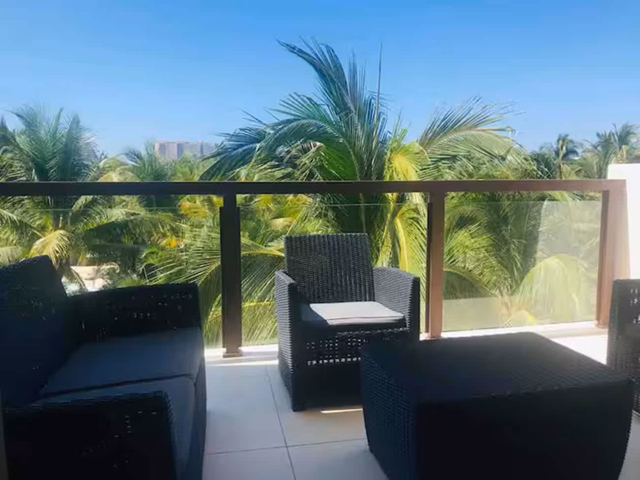 Private Beach Access | Pool | Balcony | Gym