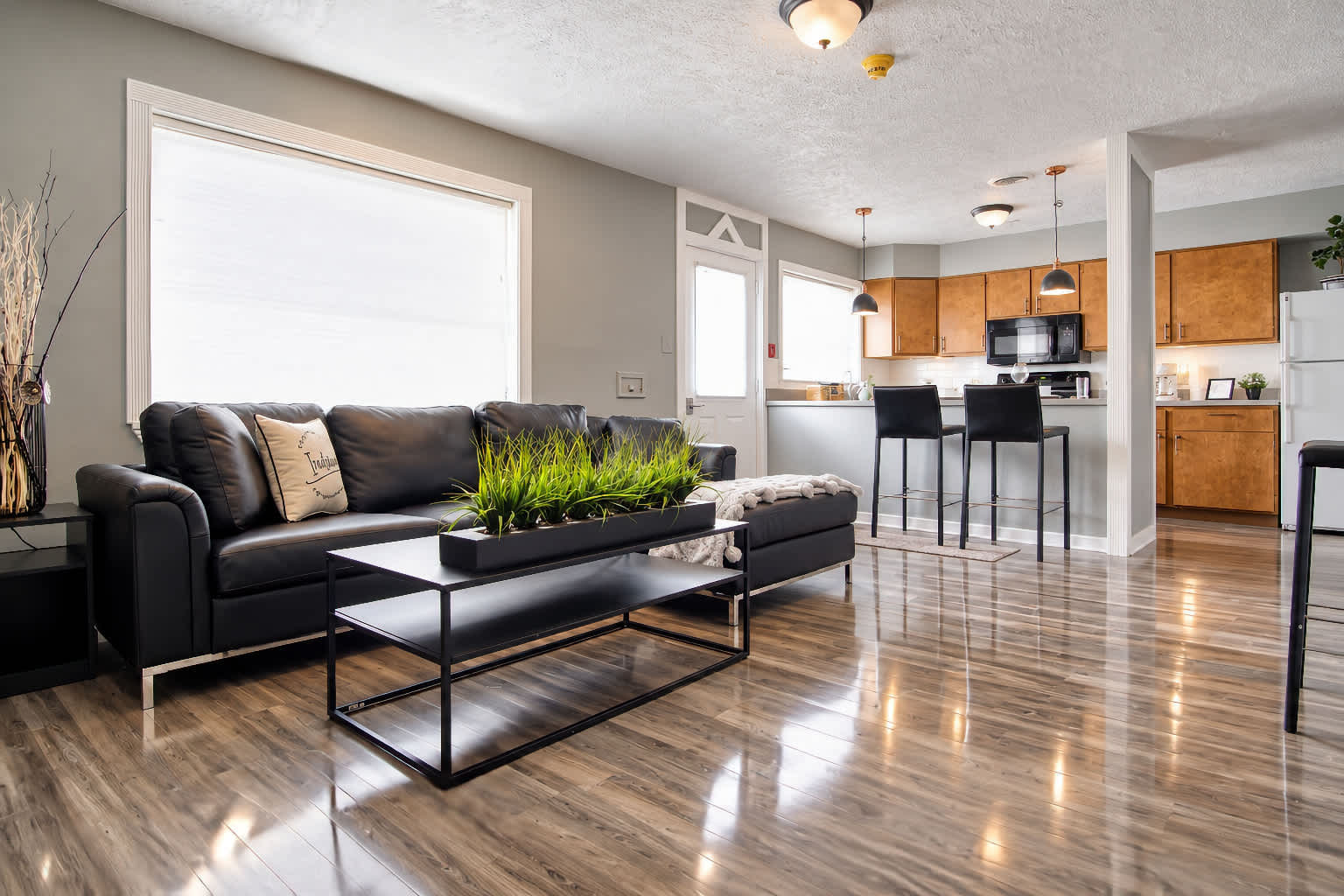Open Living Space | Easy Flow Between Lounge and Kitchen for Relaxed, Everyday Living