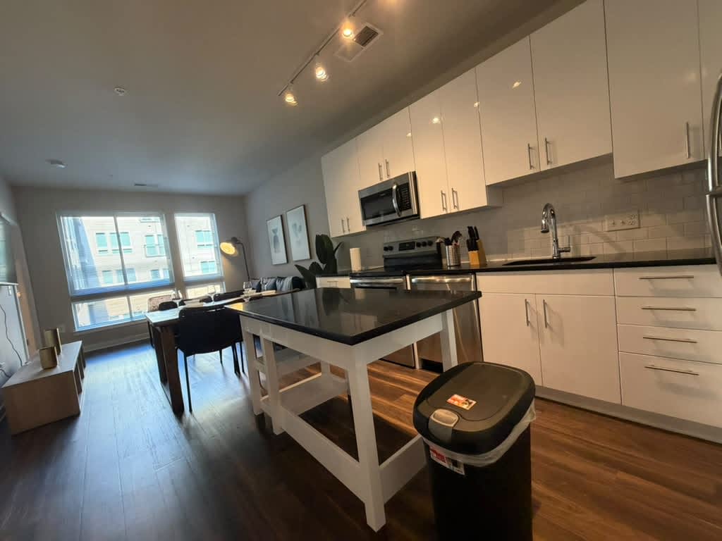 Modern 1BR Retreat in Alexandria | Near Metro