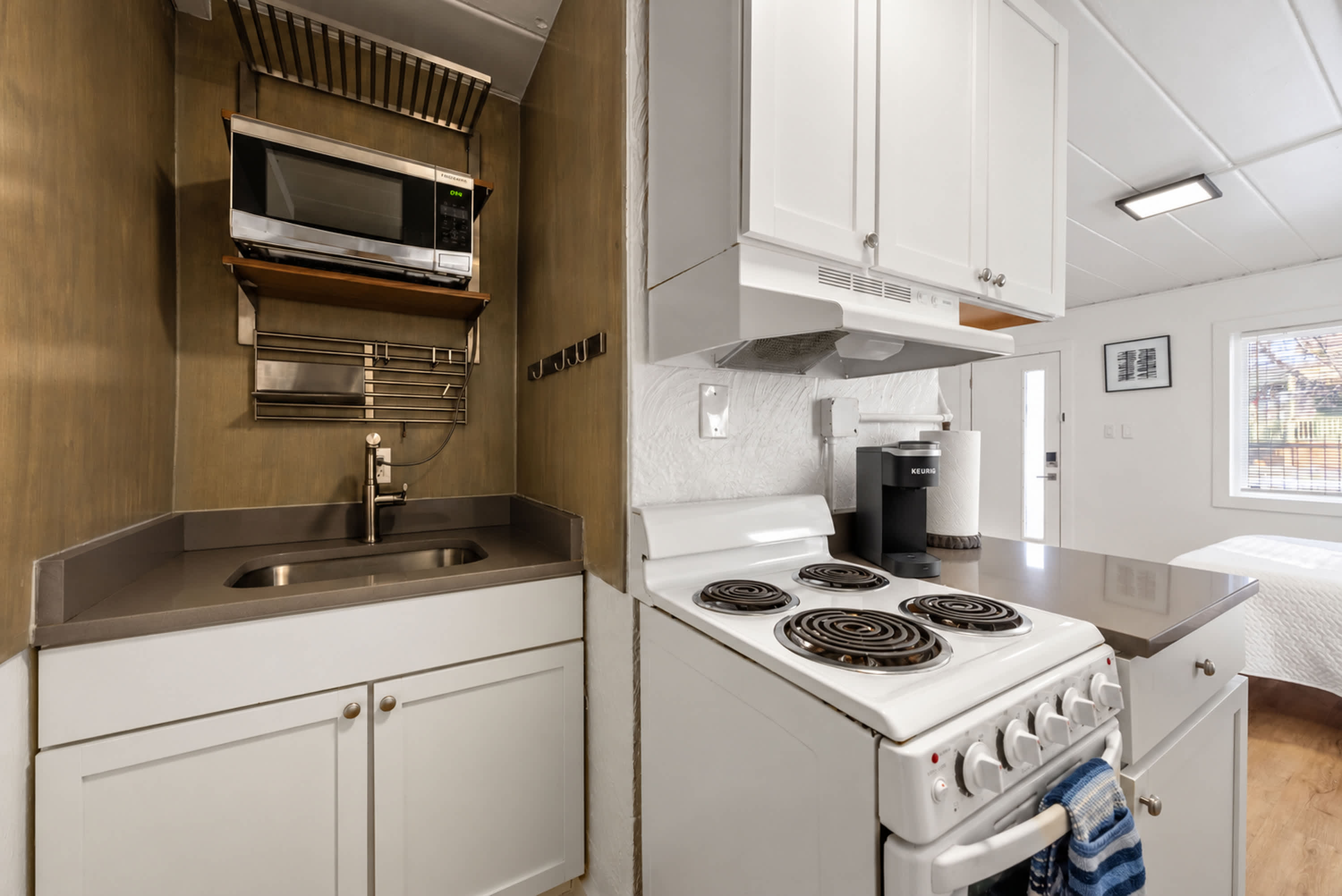 Franklin Park Studio | Kitchen + Workspace | Photo 3