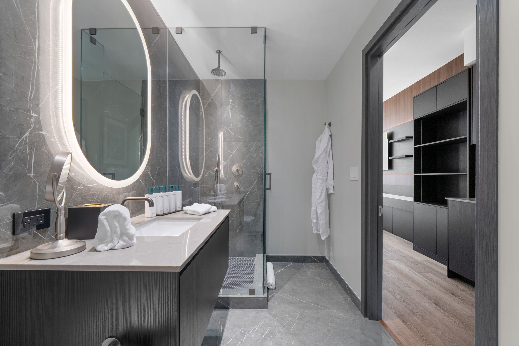 42nd Floor E11EVEN | Bay & Skyline Views + Pool