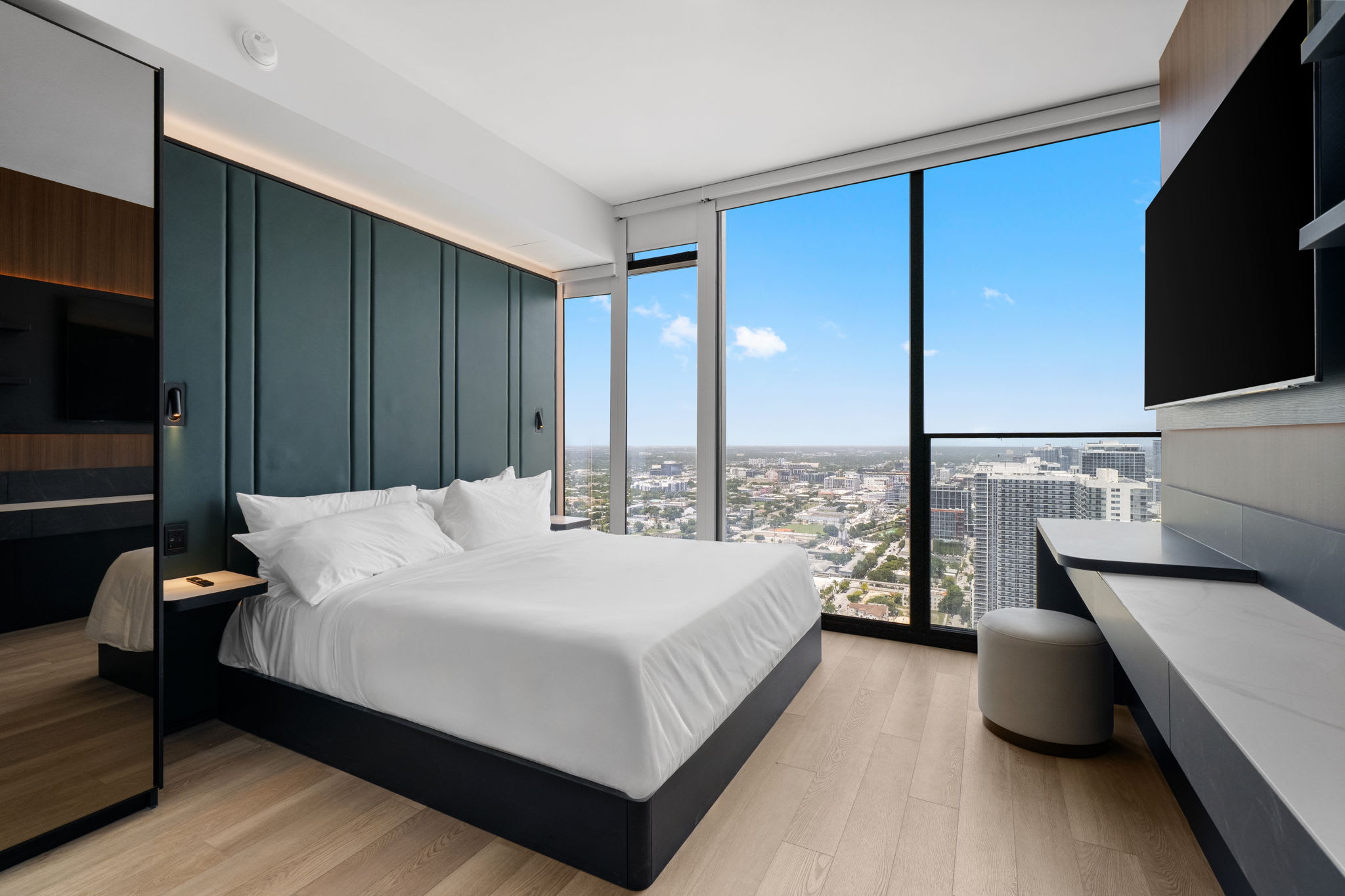 42nd Floor E11EVEN | Bay & Skyline Views + Pool