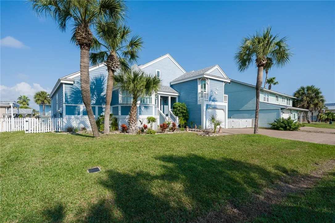 Pelican Place Waterfront Retreat with Private Fishing and BBQ Grill — Rockport, TX — vacation rental