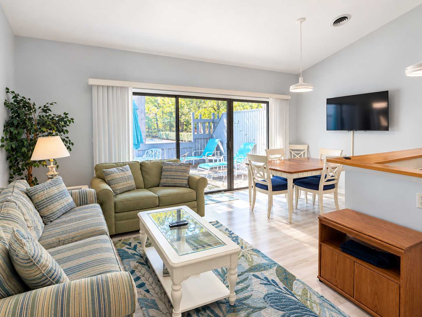 Sea Colony Tennis First-Floor Condo with Sauna, Basketball Court & Tennis Court