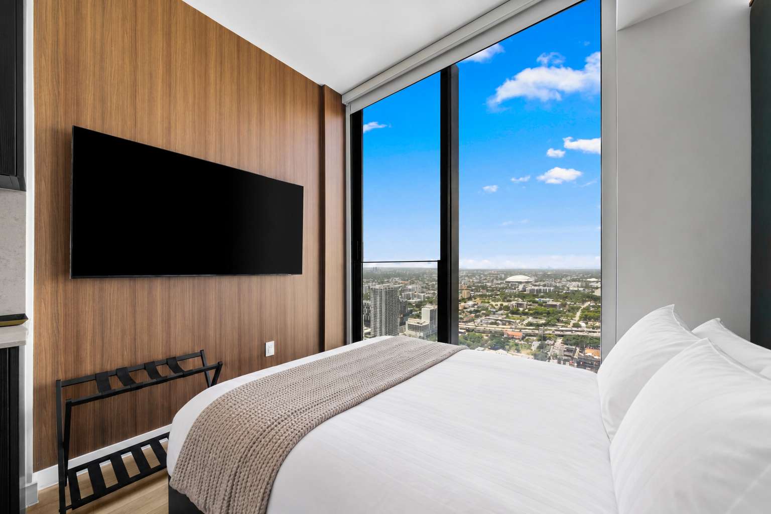 48th Floor E11EVEN | Skyline & Sunset Views
