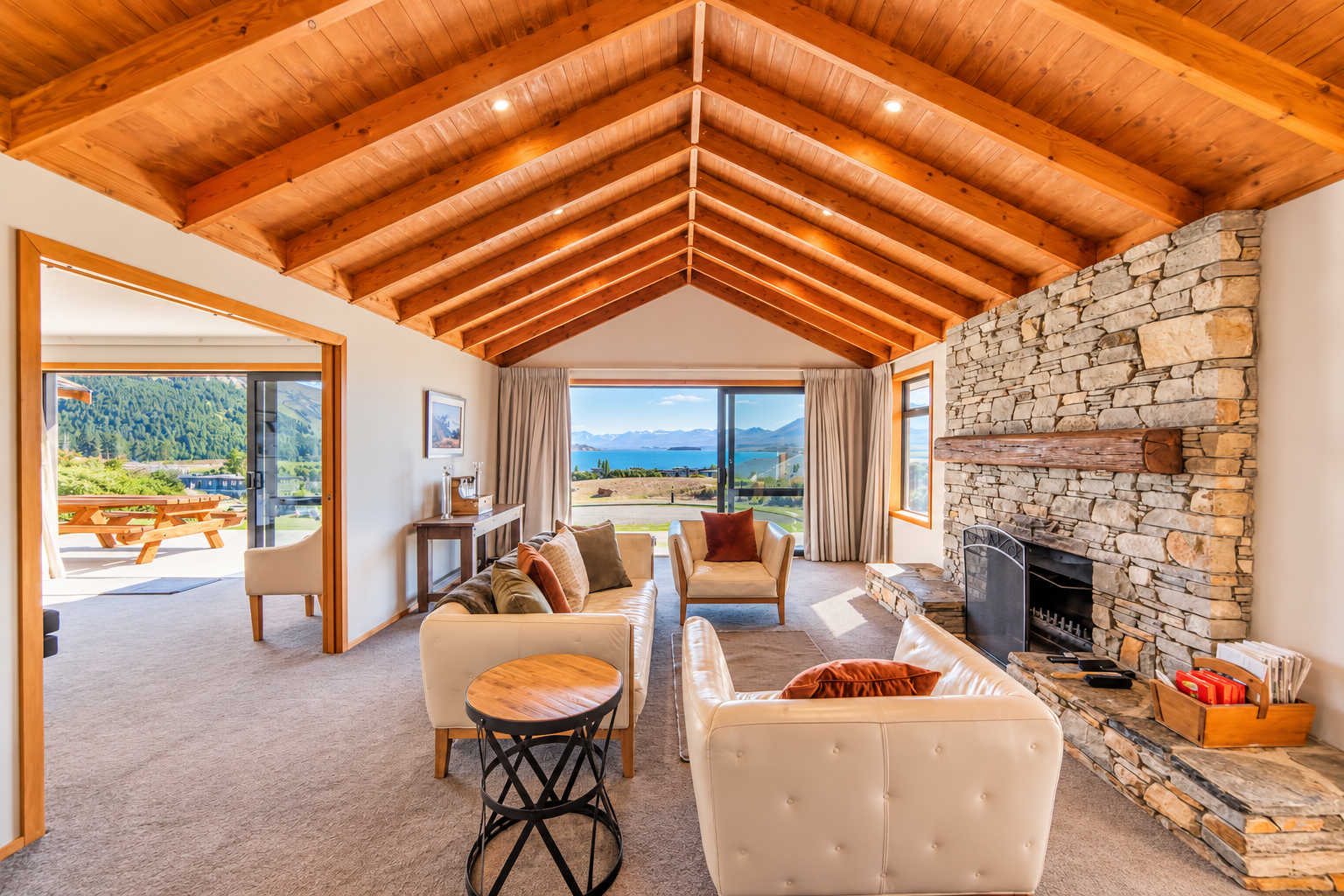 Lake Tekapo | 4BR + Lake Views | Sleeps 8