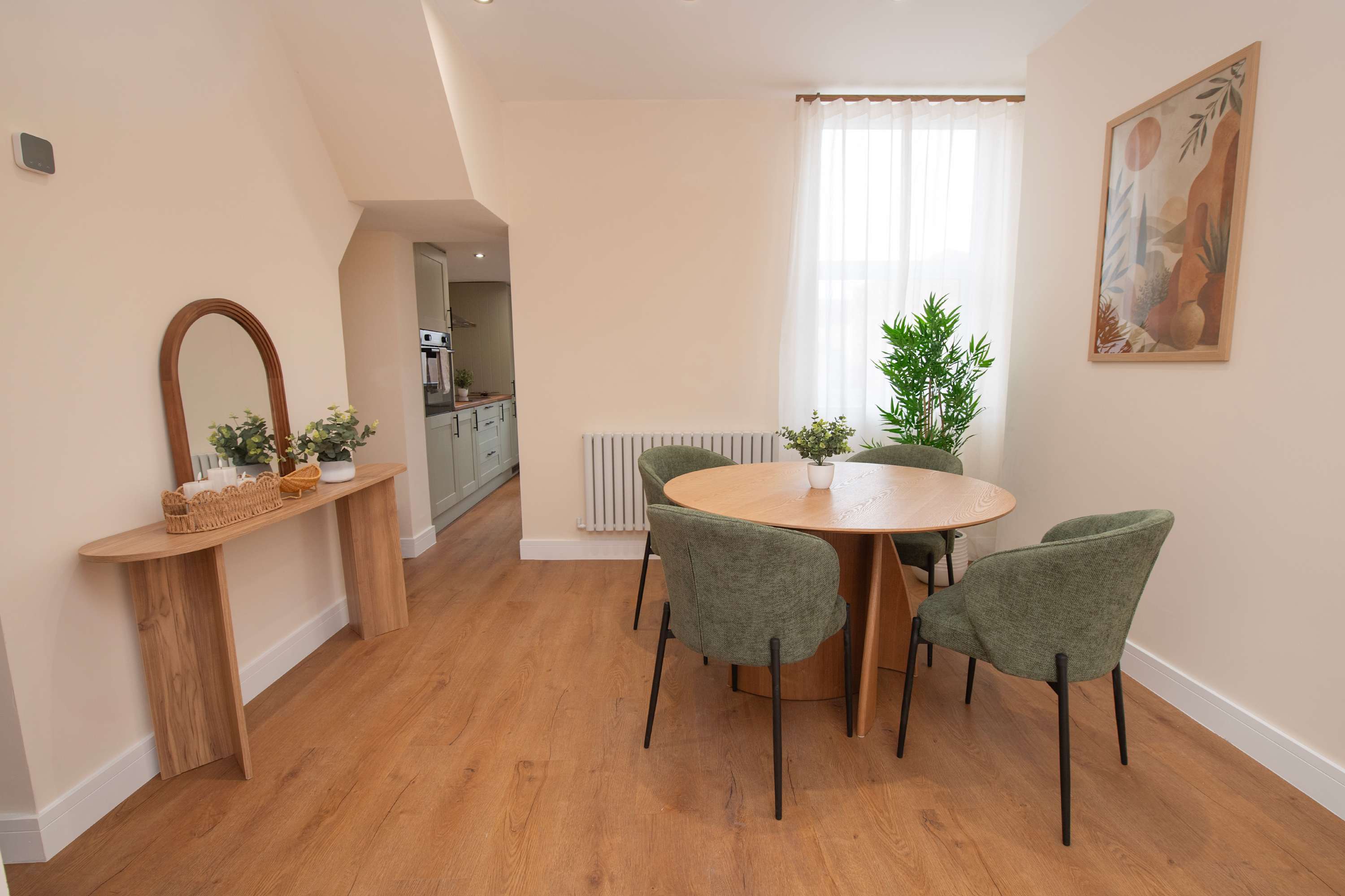 Welcoming Hull Home with En Suite & Street Parking