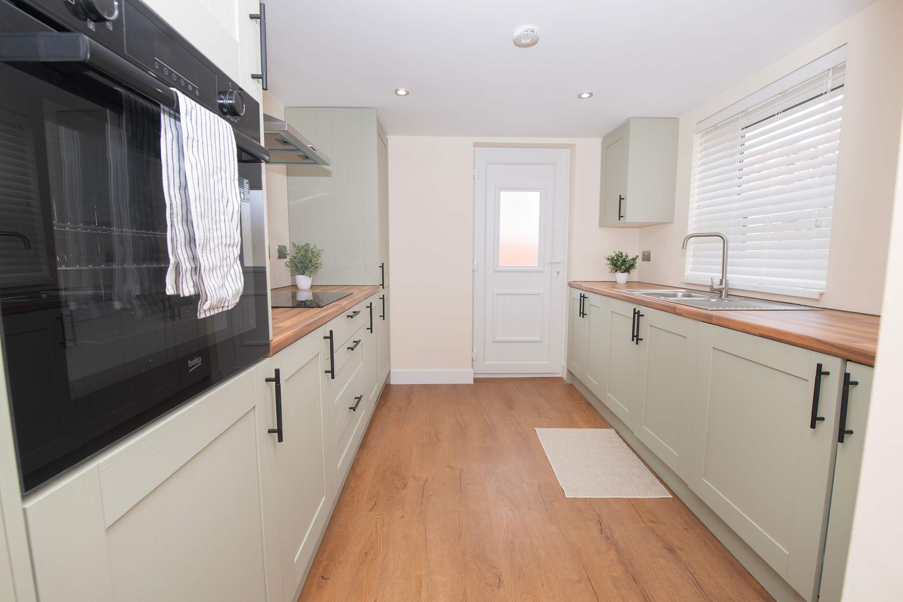 Welcoming Hull Home with En Suite & Street Parking