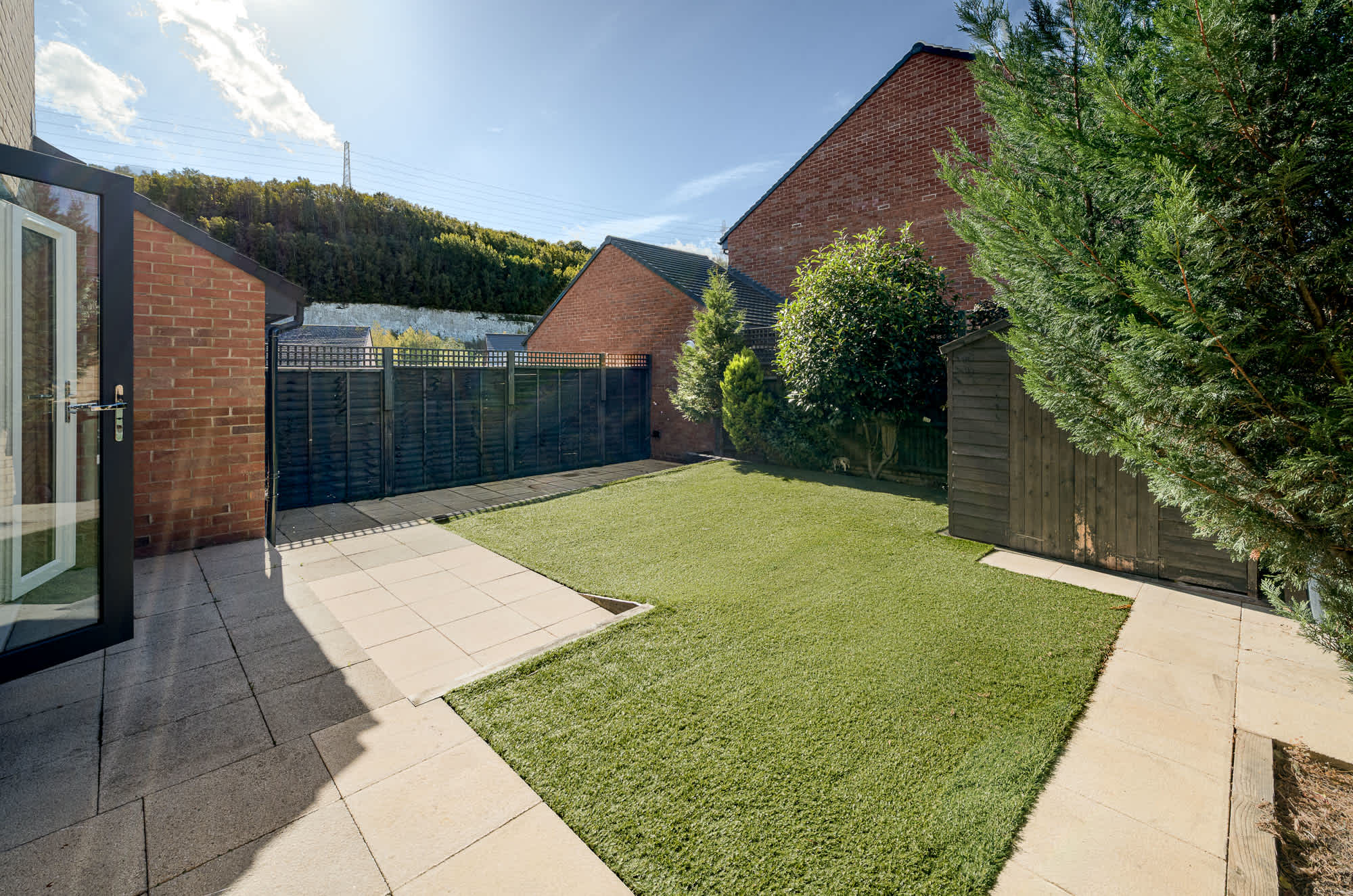 Luxury 5-Bed Detached Home | Garden & Parking