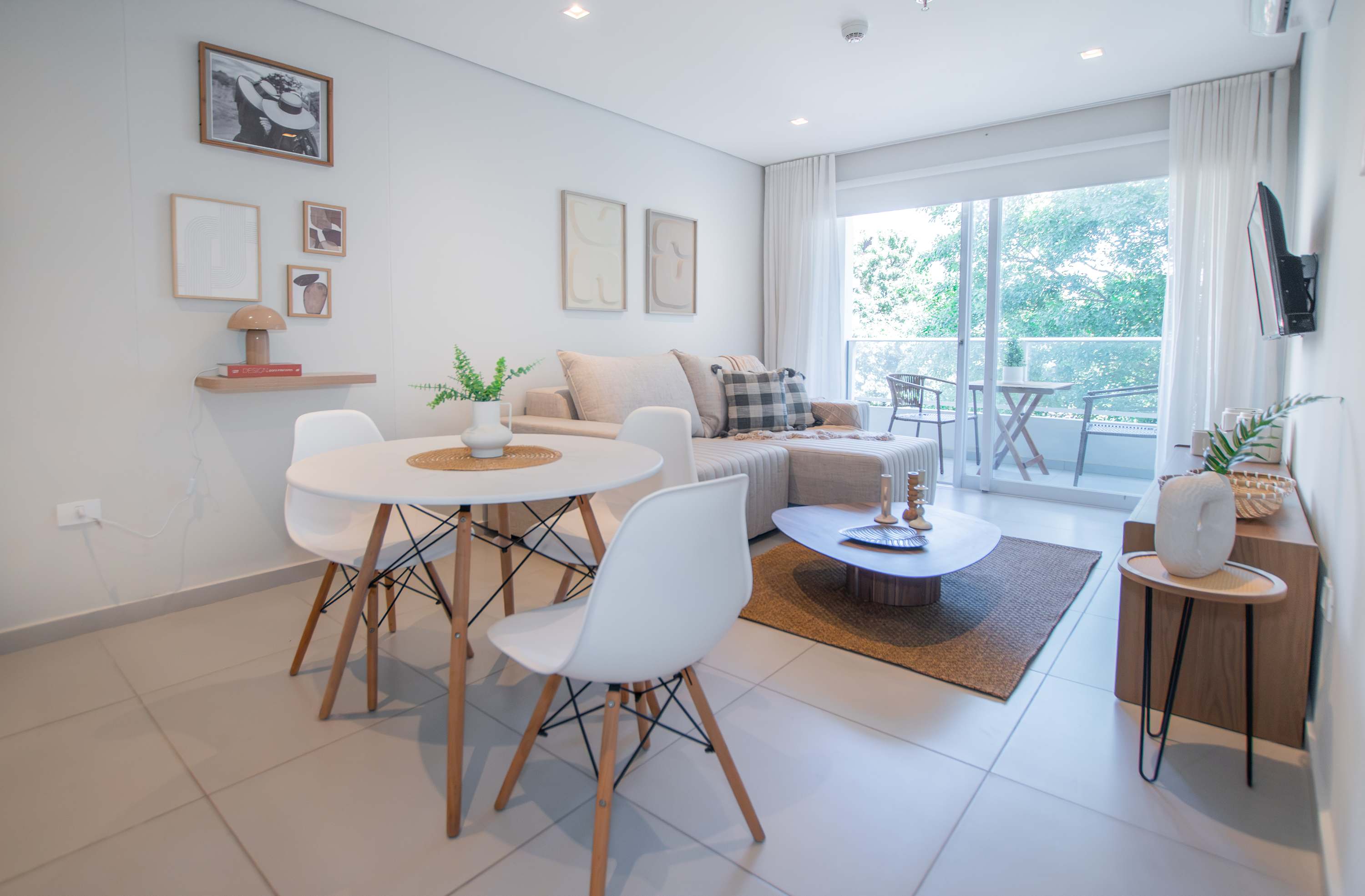 First Living 1BR – Balcony, Pool & Gym in Asuncion – 104