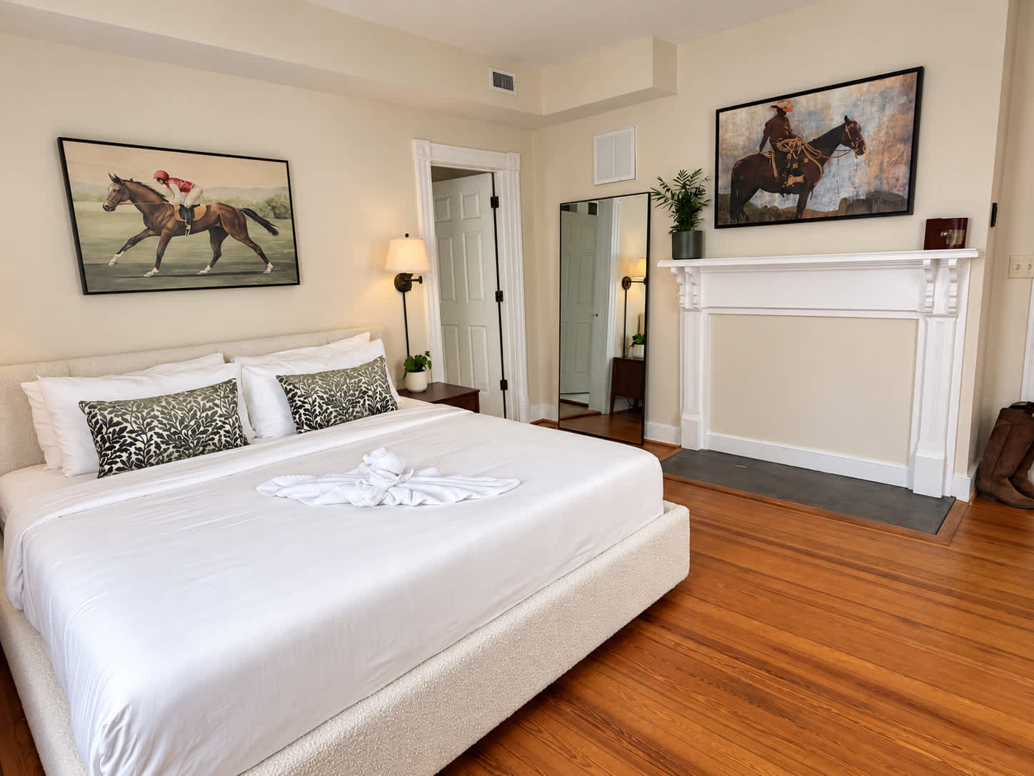 King Sized Bed with EnSuite Bath Entrance