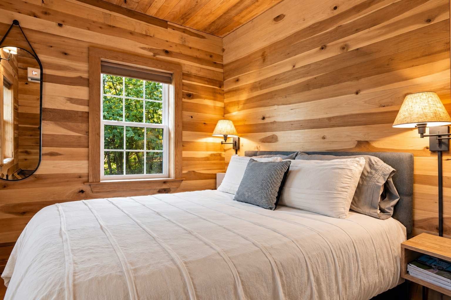 Queen bedroom