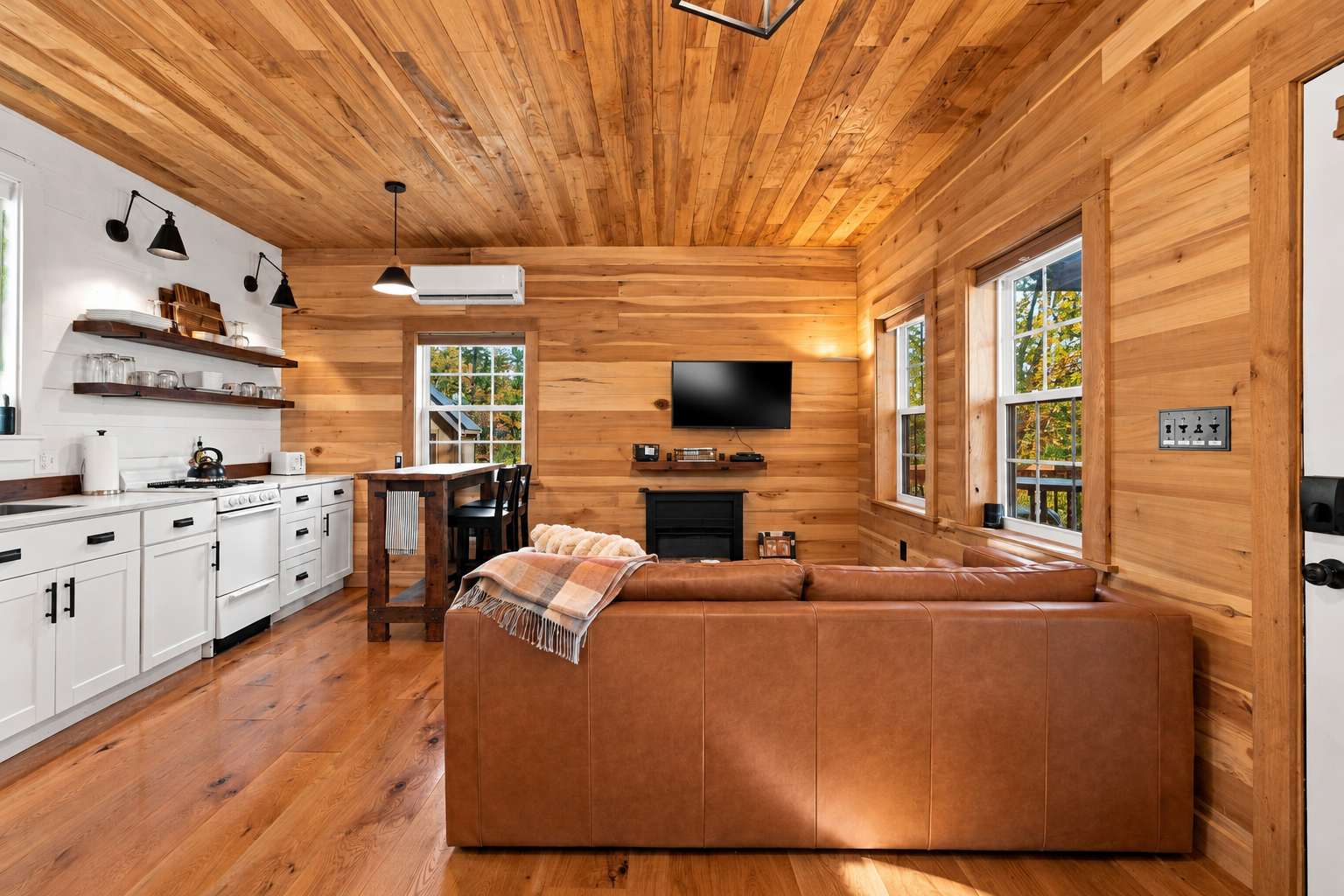 Luray Cabin w/Fireplace & Walk to River Adventures