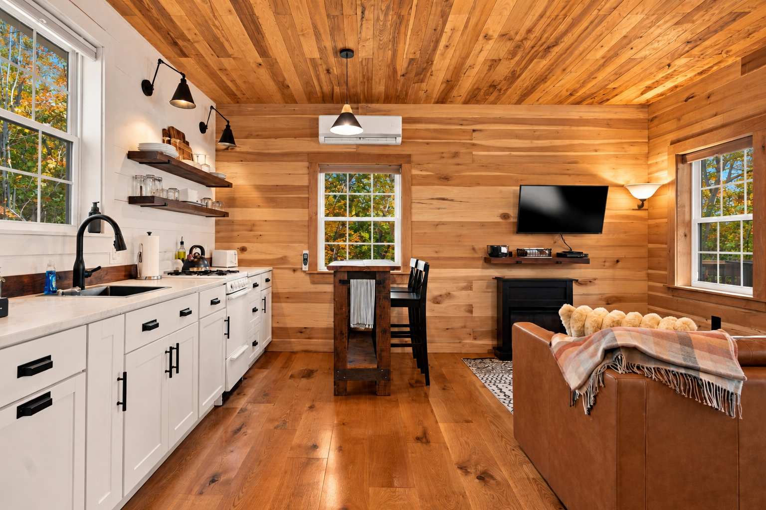 Luray Cabin w/Fireplace & Walk to River Adventures