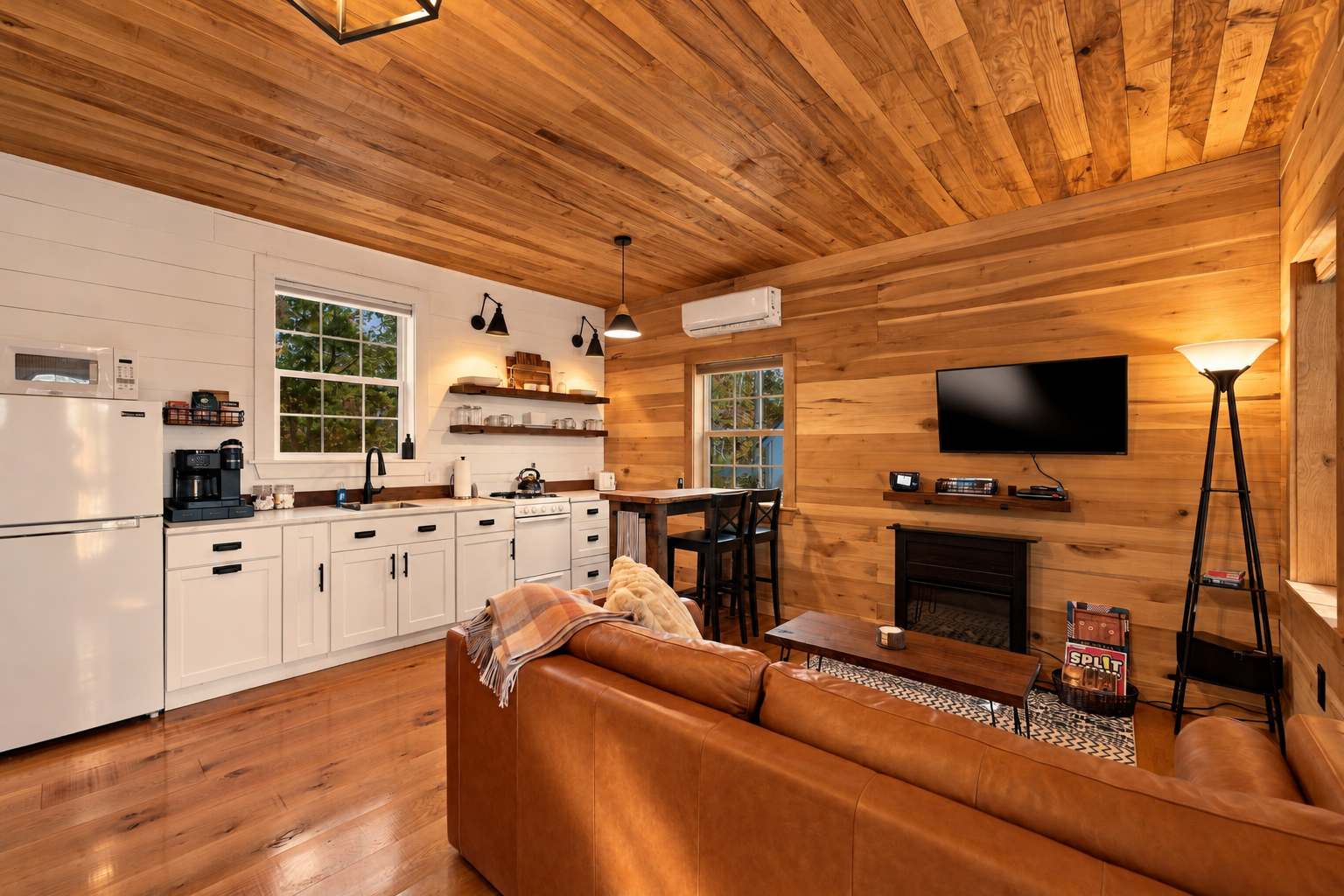 Luray Cabin w/Fireplace & Walk to River Adventures