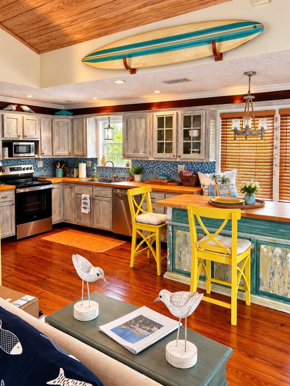 Fully equipped kitchen with island seating