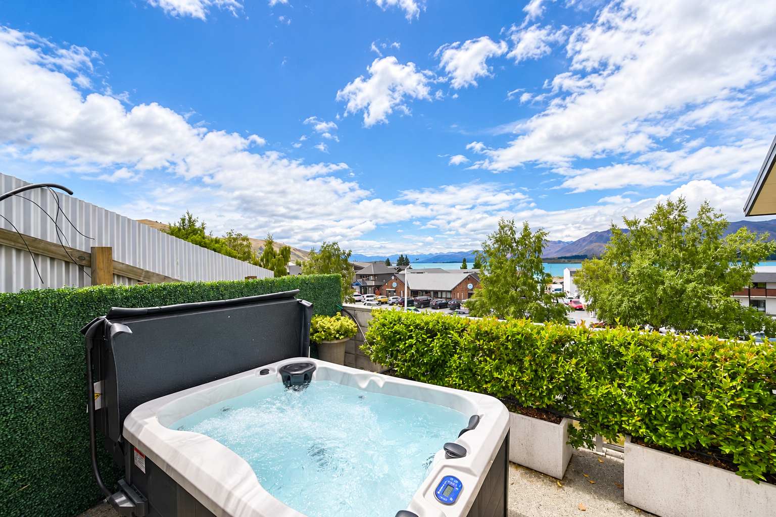 Lake Tekapo | 3BR | Hot Tub & Lake Views