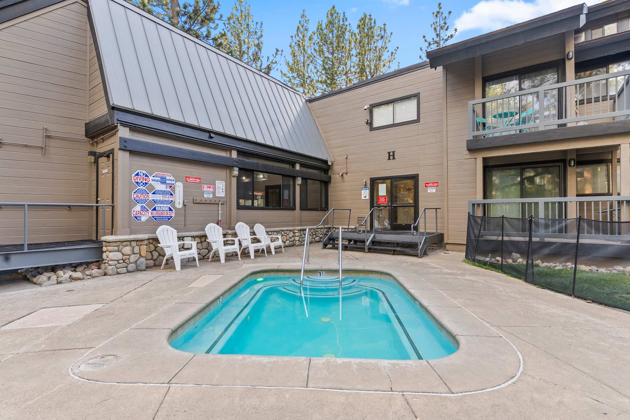 St. Moritz Villas pool & hot tub