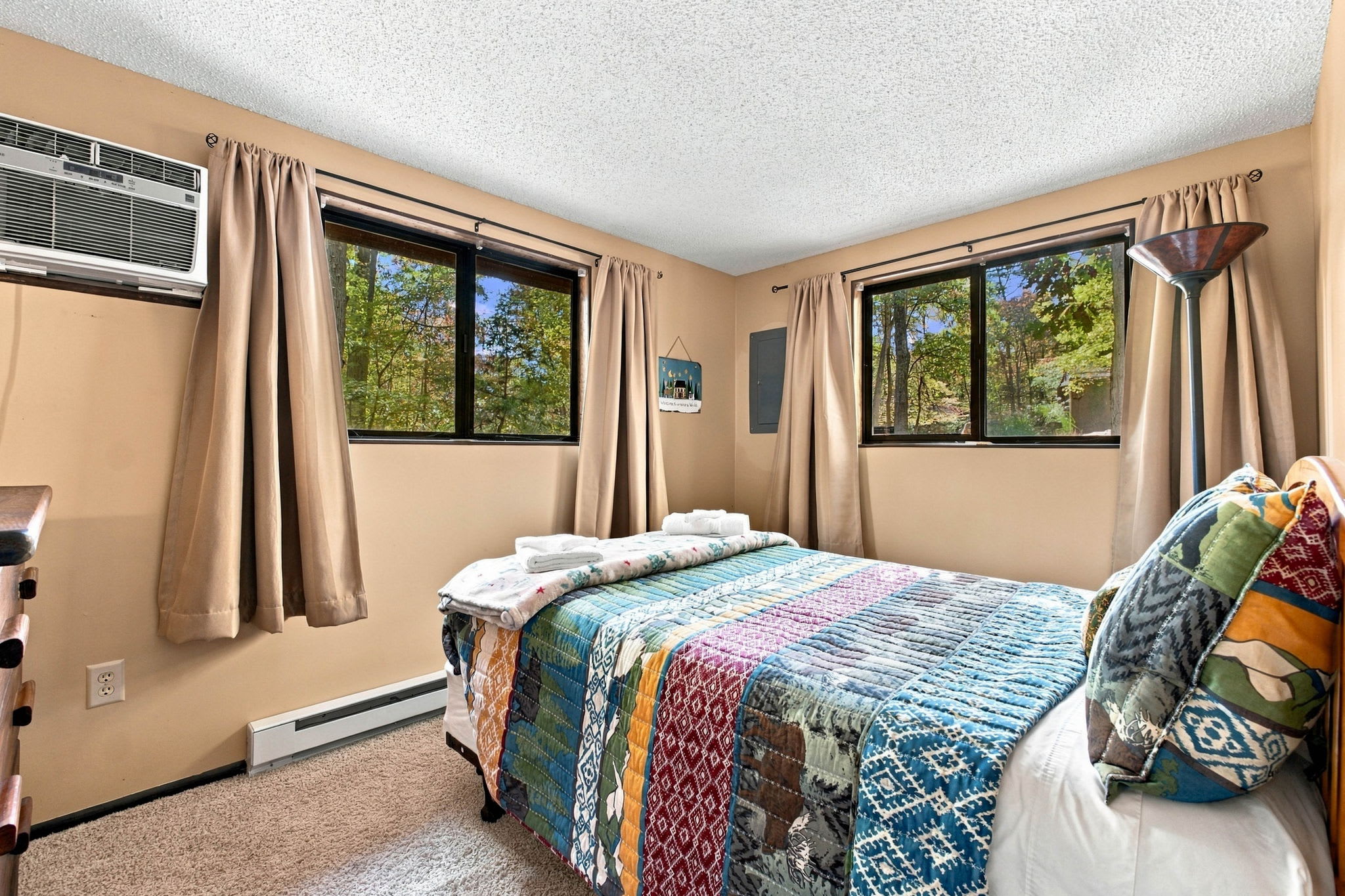 Bedroom 1 – Main Level: Double bed