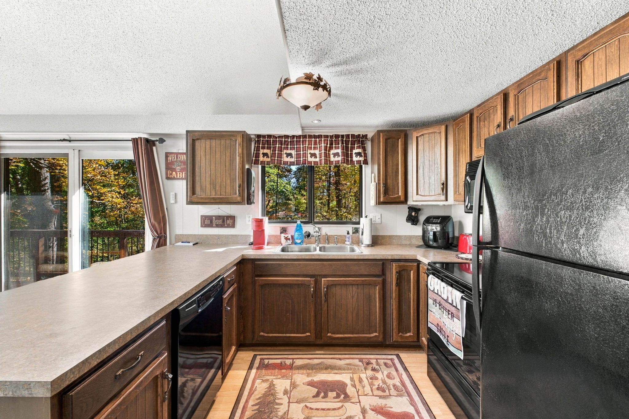 The Woods Resort: + Cozy Fireplace