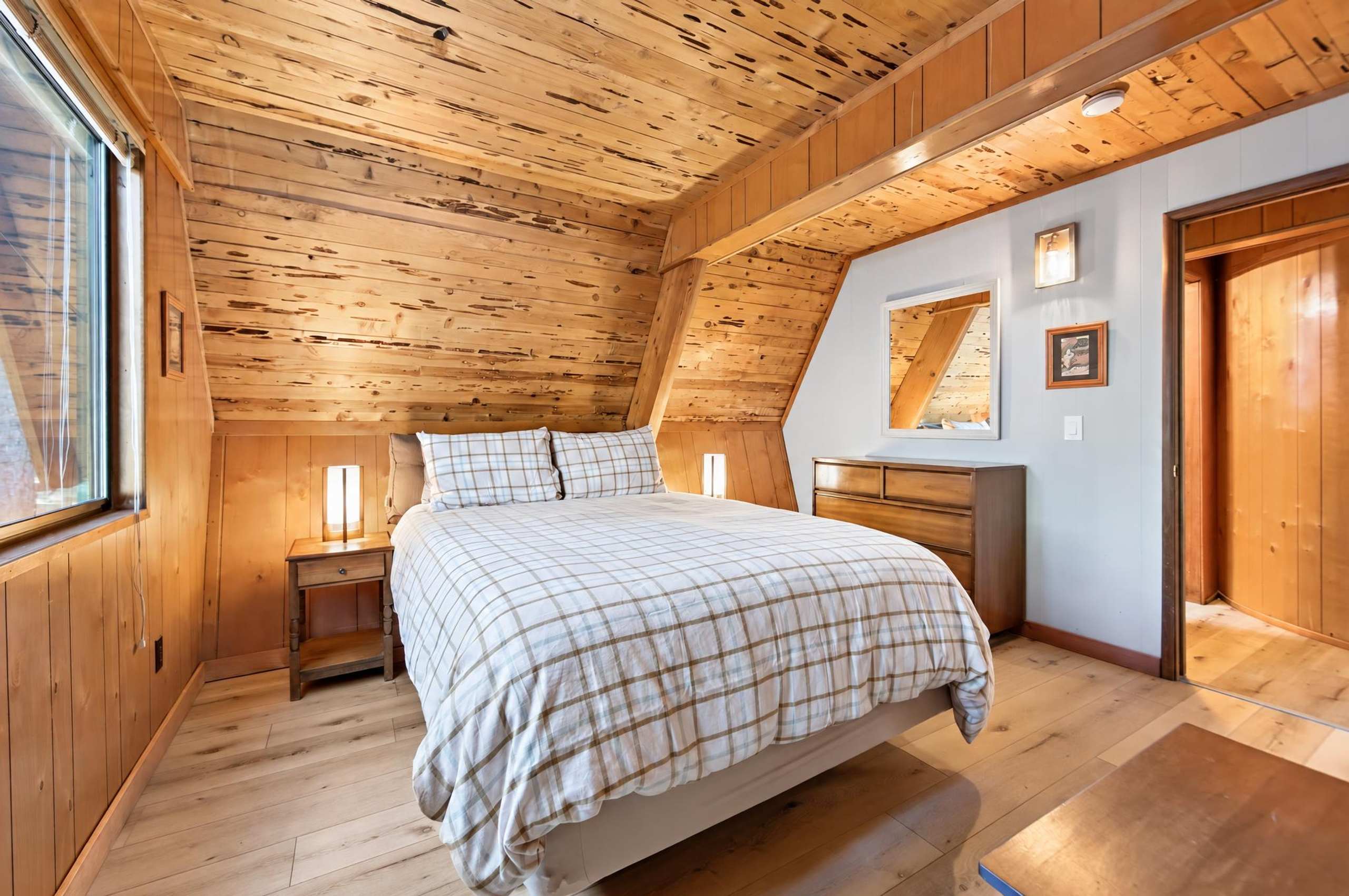 Retreat to the inviting queen bedroom for peaceful nights and slow mornings in your cabin getaway​