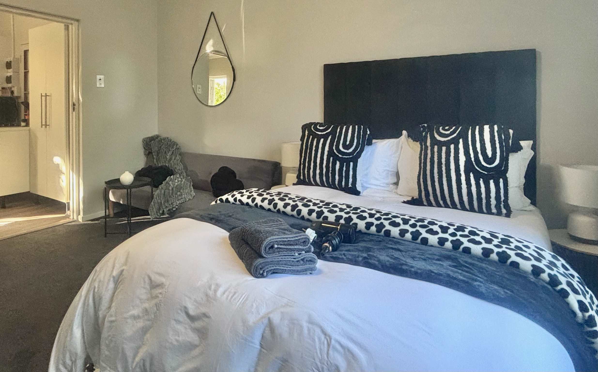 Winelands Hide Away 1 bedroom Secure Parking — Cape Town, Western Cape — vacation rental