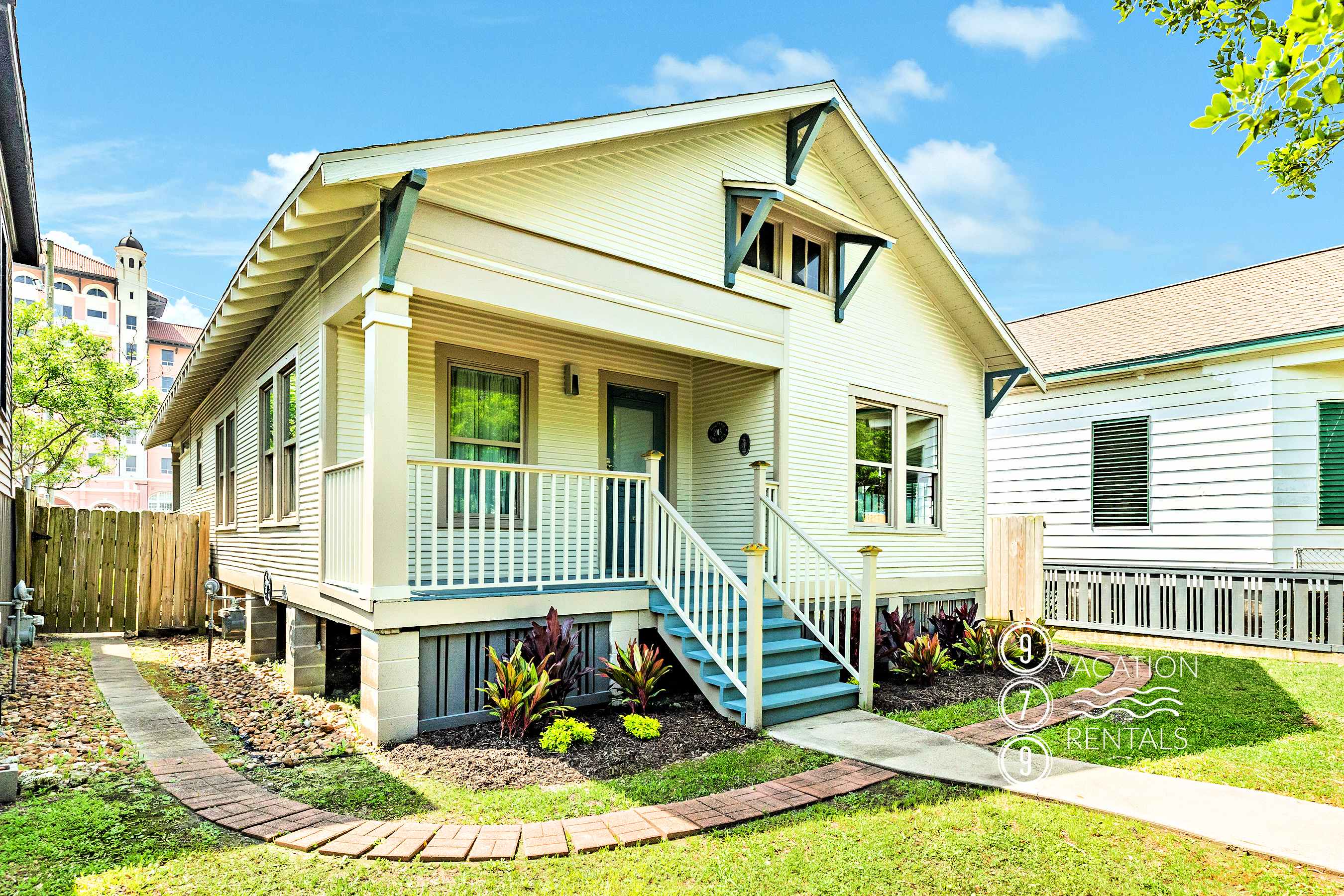 Featured Property Grand Galvez Getaway Iconic View Quick Walk to BEACH