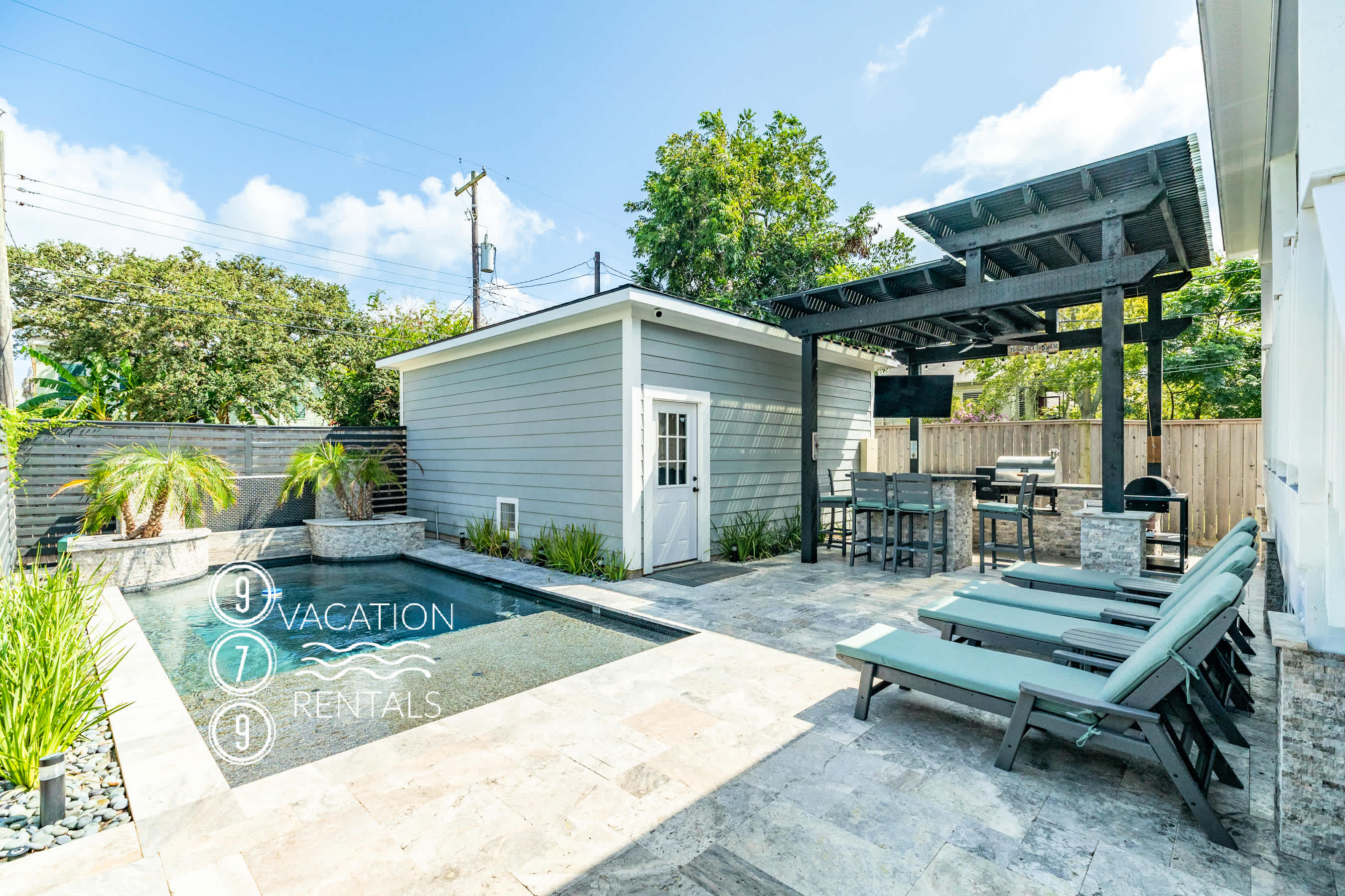 Featured Property Coral Cottage Enjoy the Posh Life Heated Pool Spa Fireplace