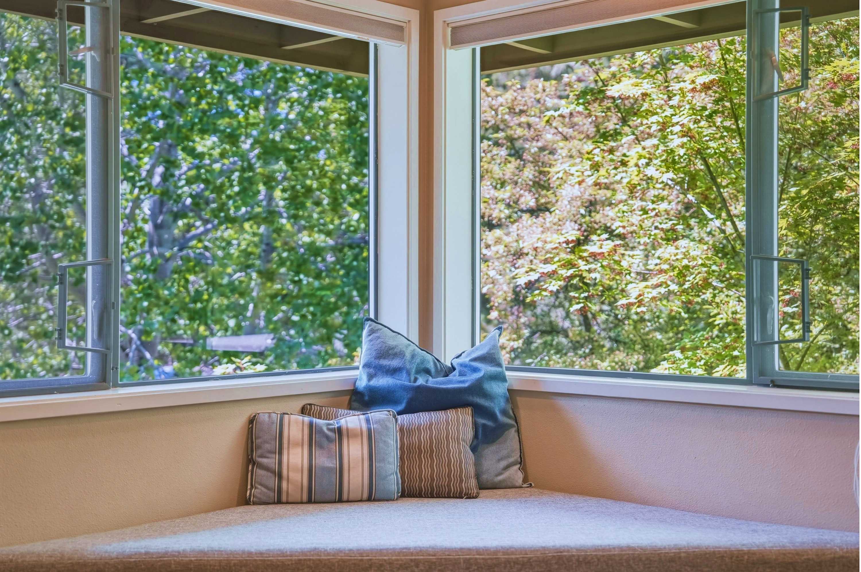 Cozy studio living in the heart of the village