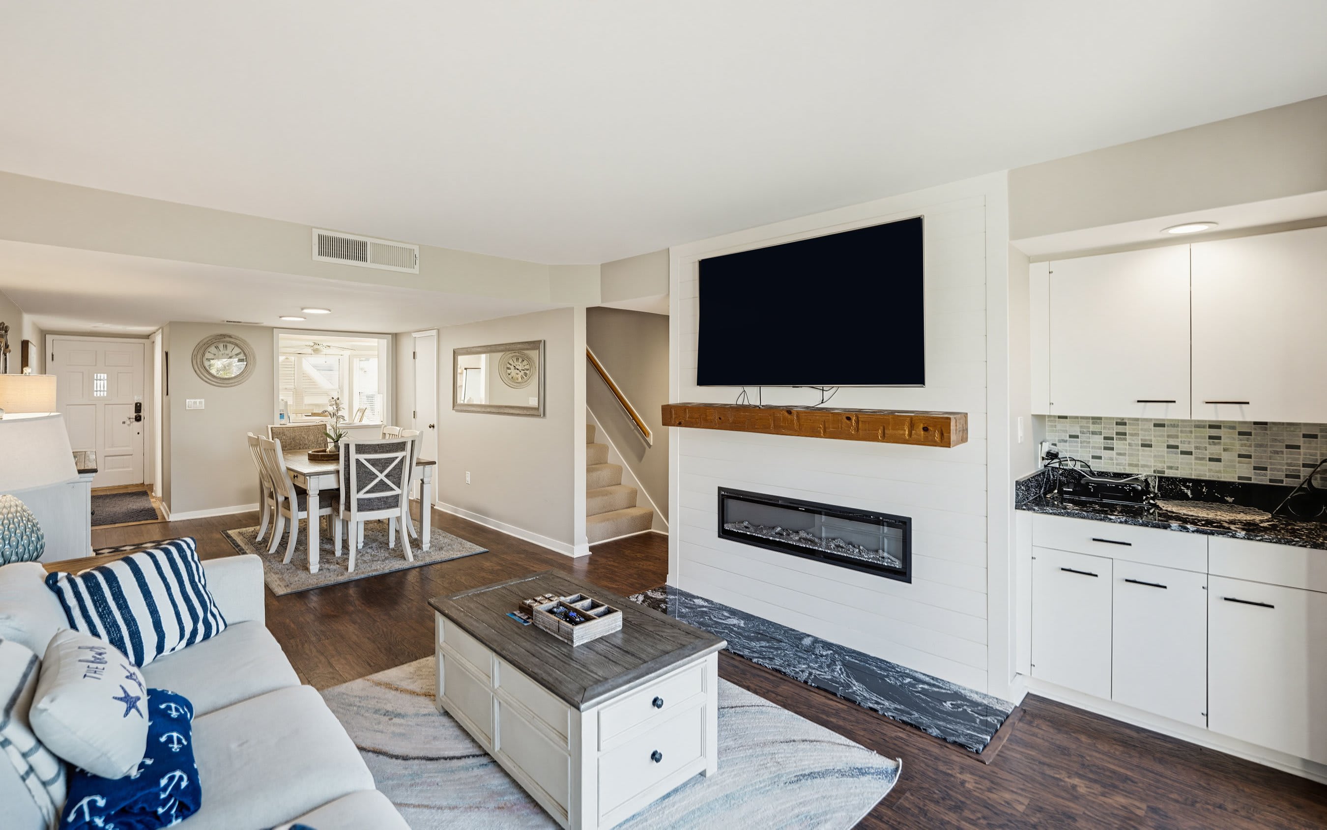 661 Newhaven | Photo 12