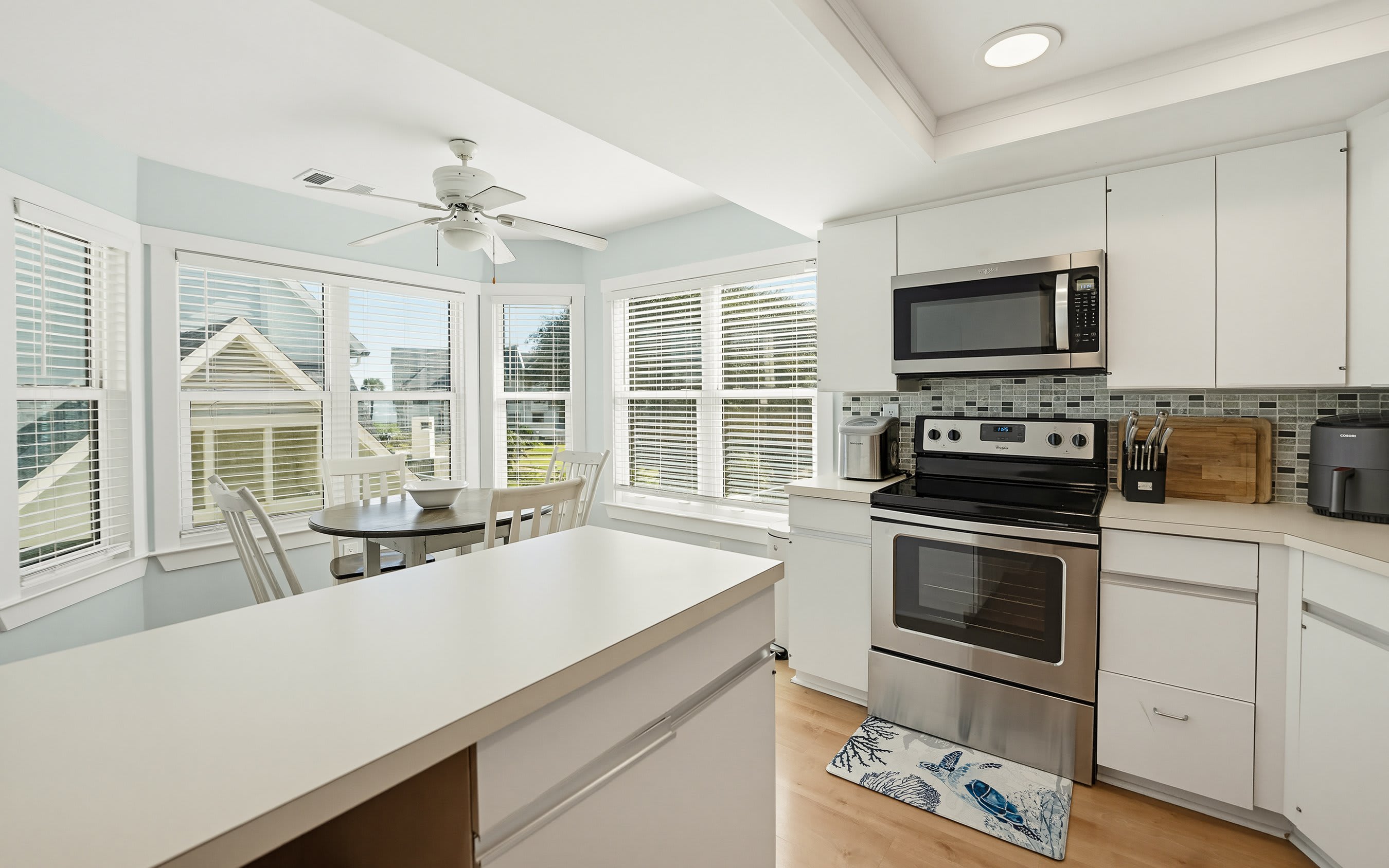 661 Newhaven | Photo 17
