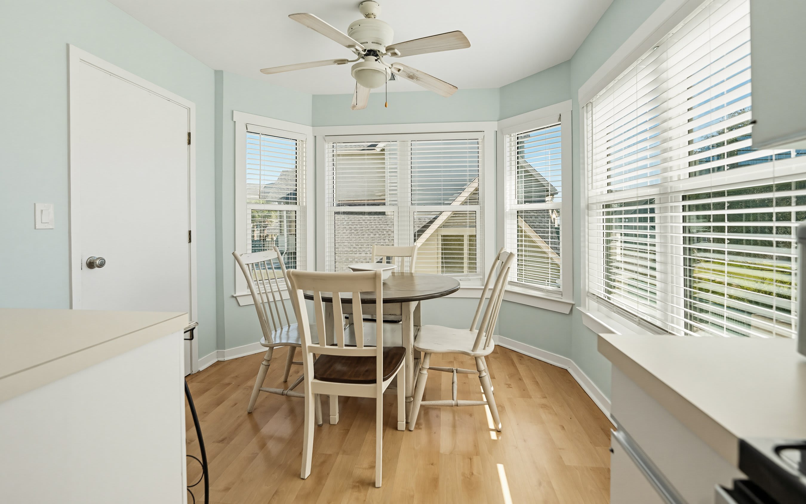 661 Newhaven | Photo 19