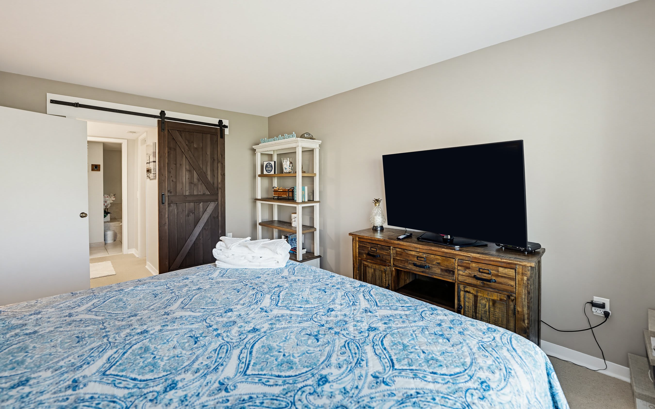 661 Newhaven | Photo 24