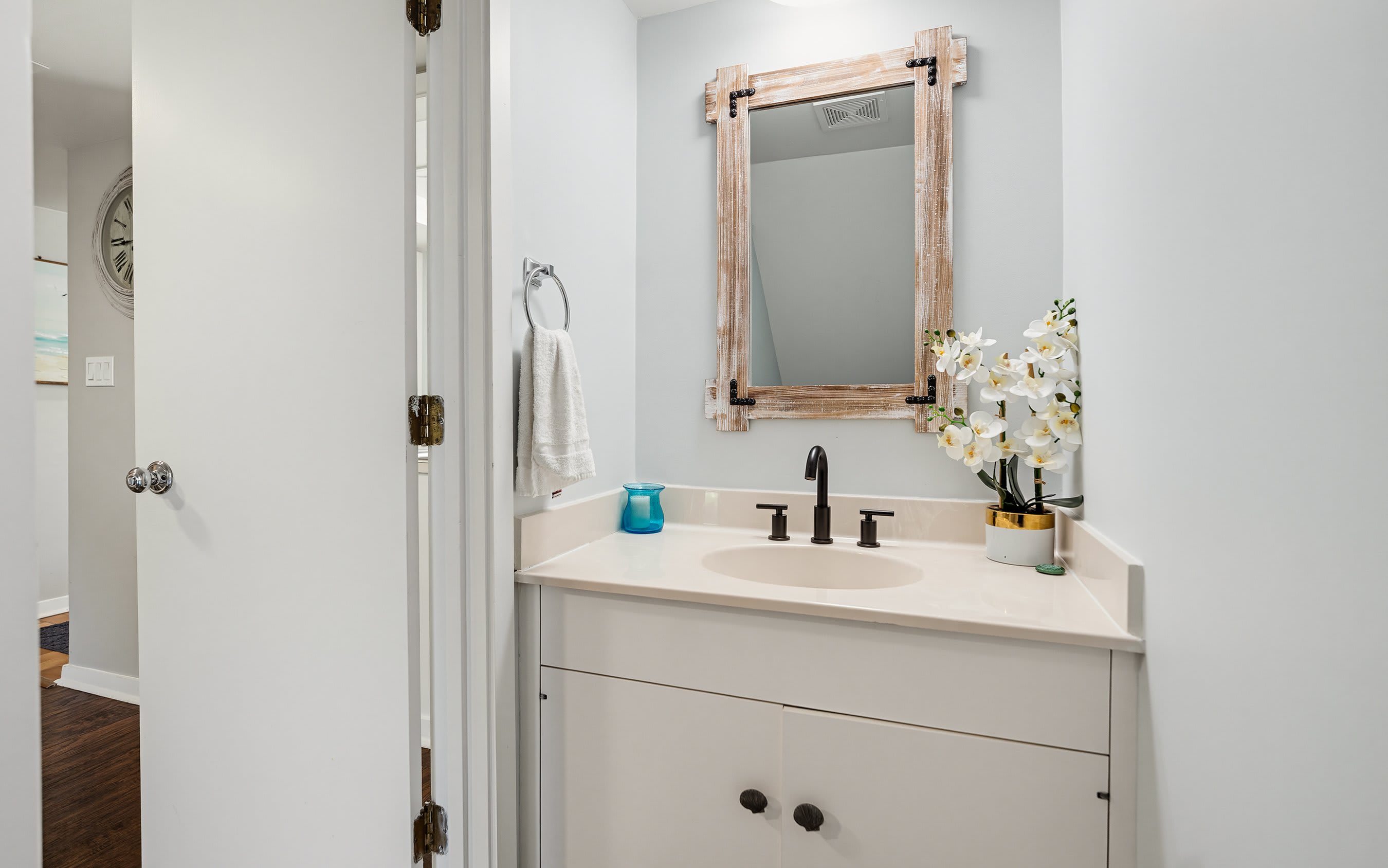 661 Newhaven | Photo 22