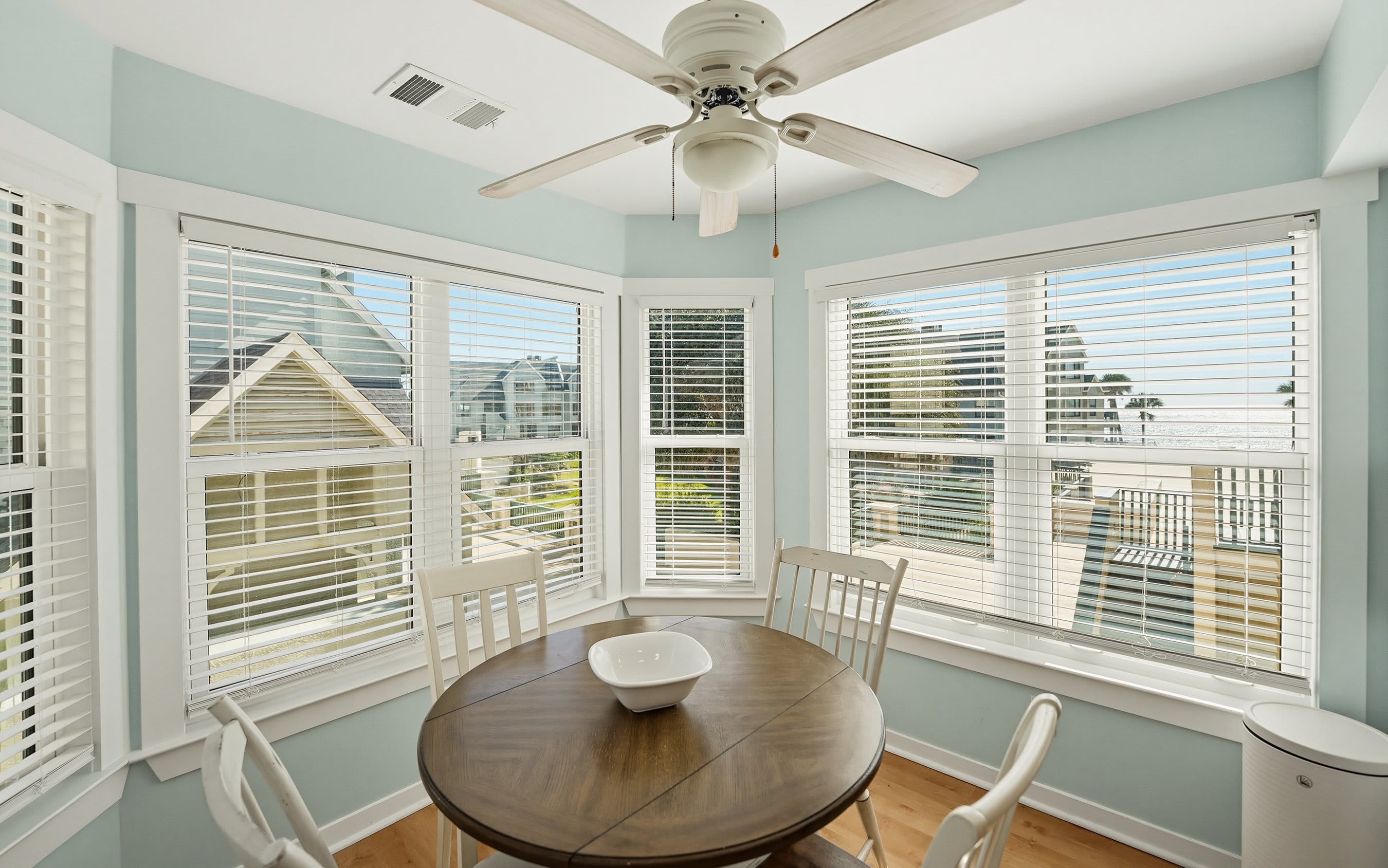 661 Newhaven | Photo 21