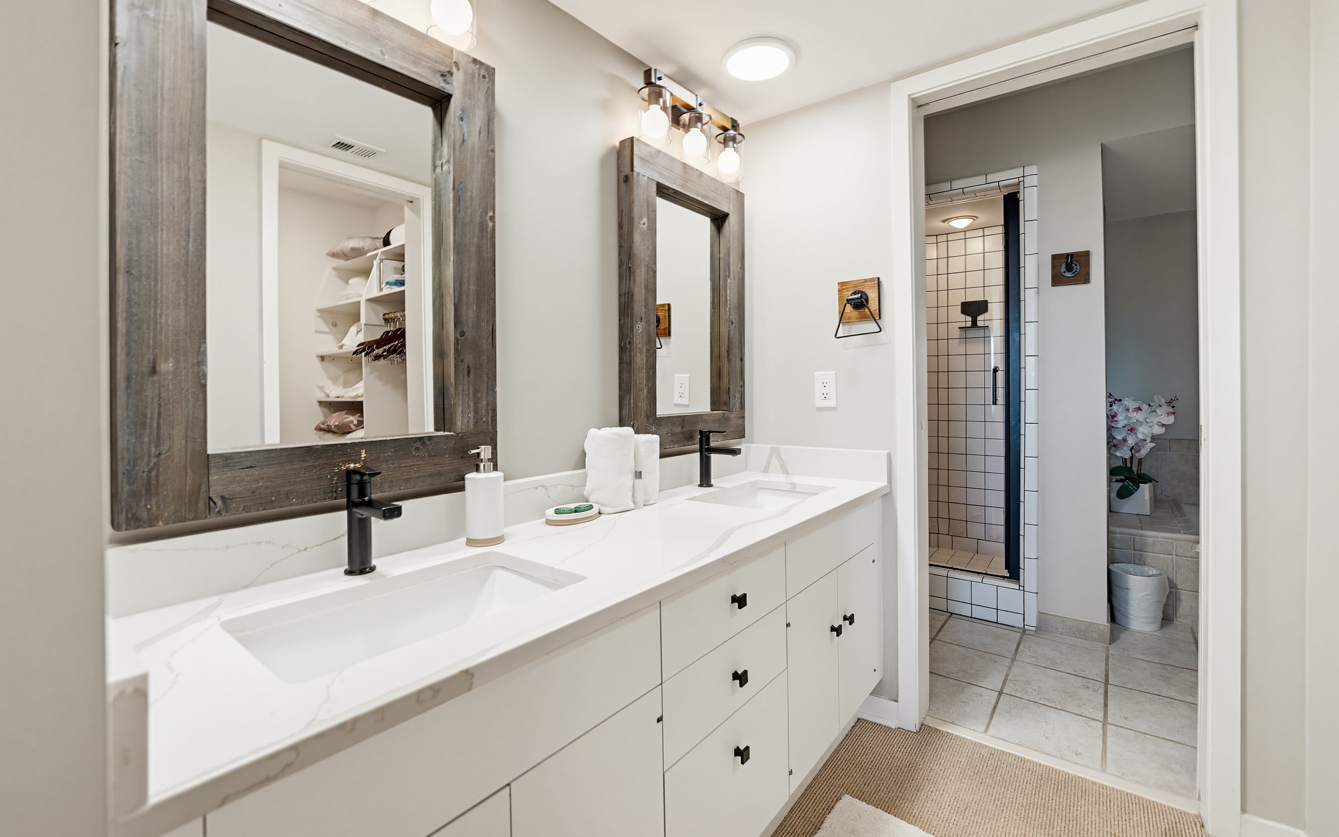 661 Newhaven | Photo 29