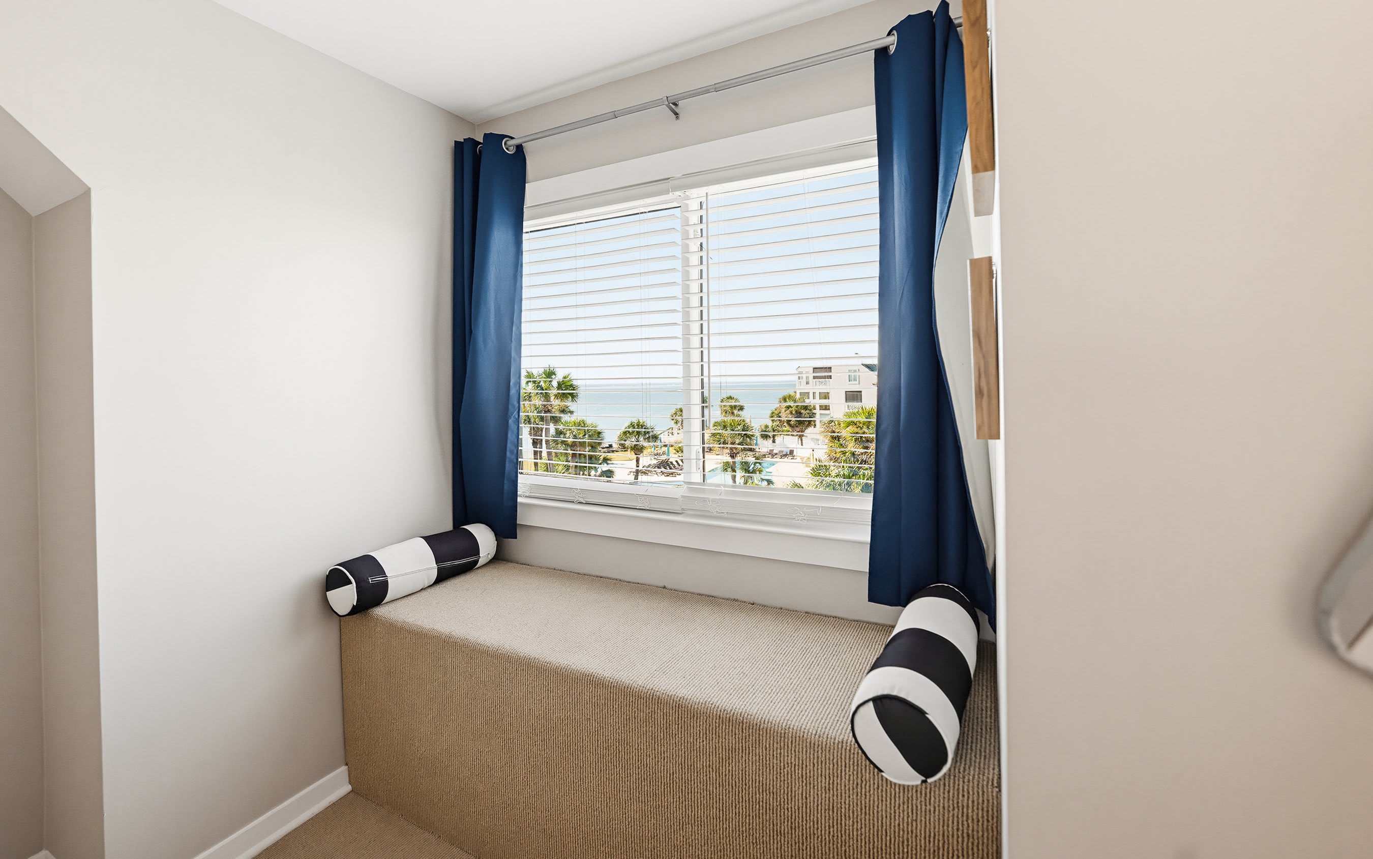 661 Newhaven | Photo 34