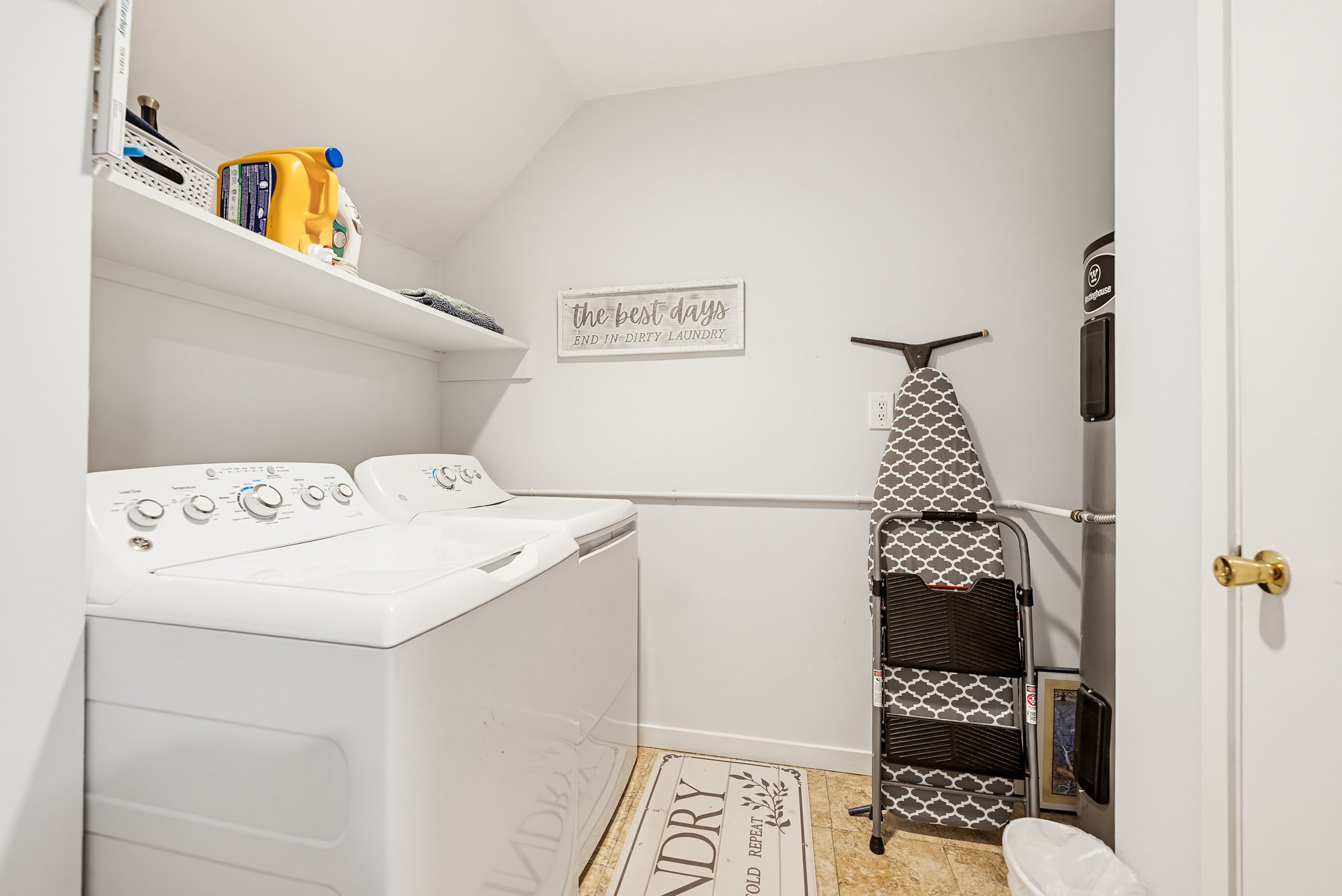 661 Newhaven | Photo 38