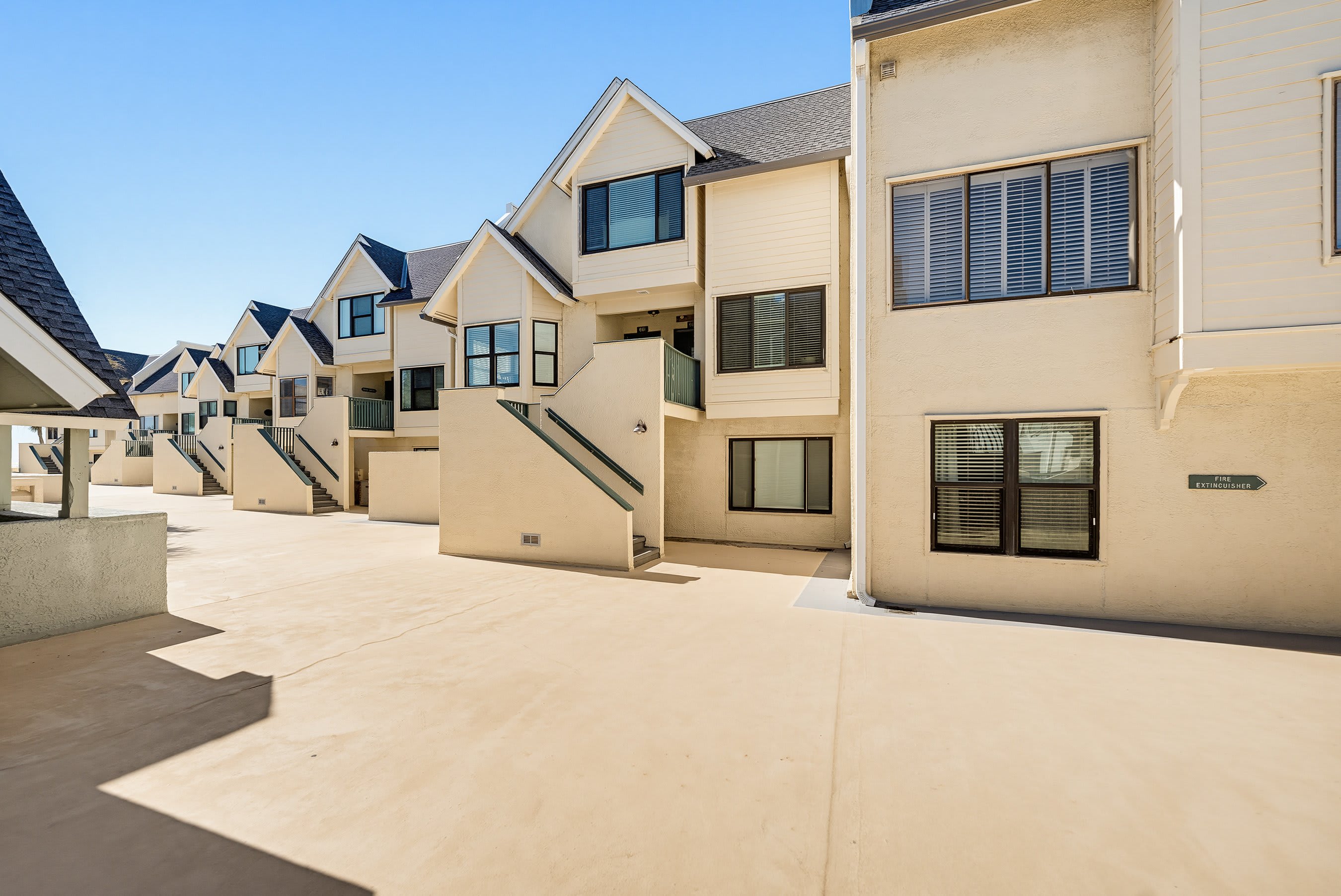 661 Newhaven | Photo 43