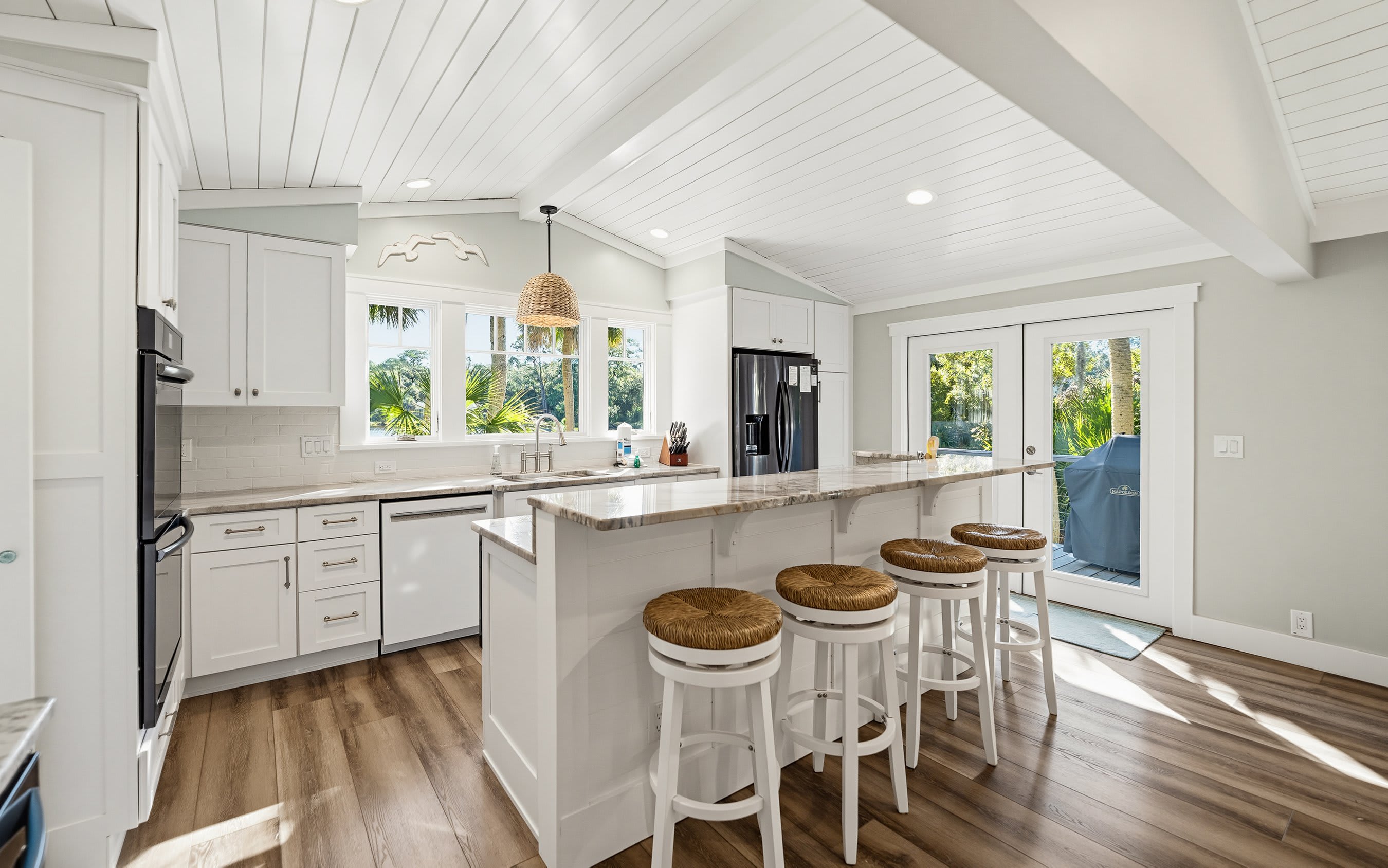Gourmet Kitchen with Views of the Lake 