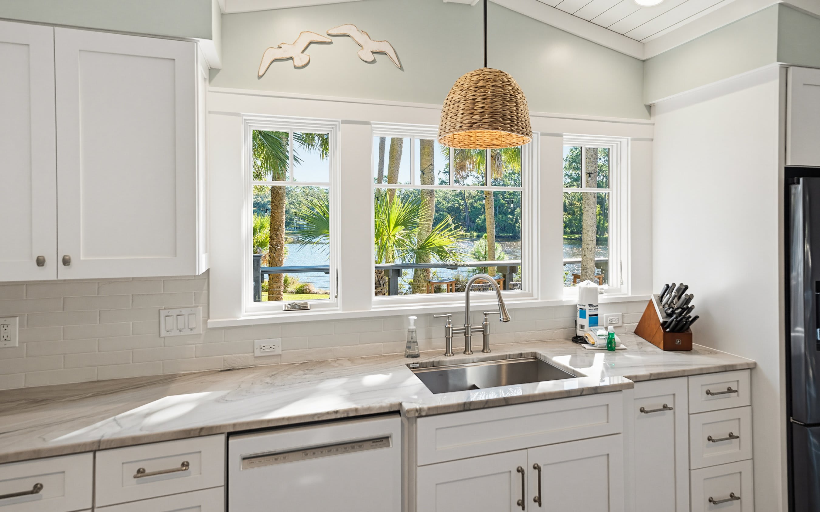 Gourmet Kitchen Overlooking Lake with Pantry/Laundry Room 
