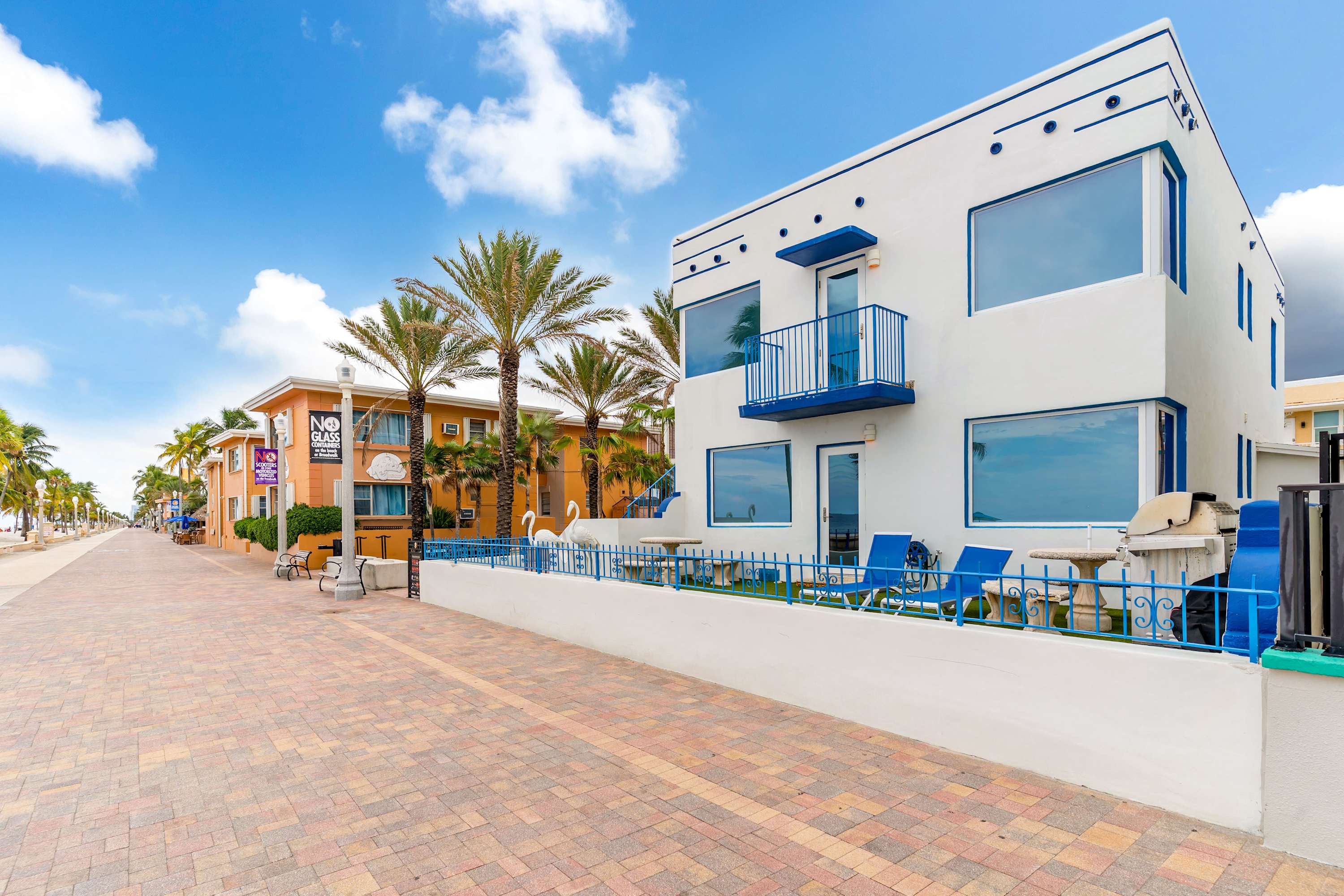 Welcome to Unique Hollywood Beach House!​