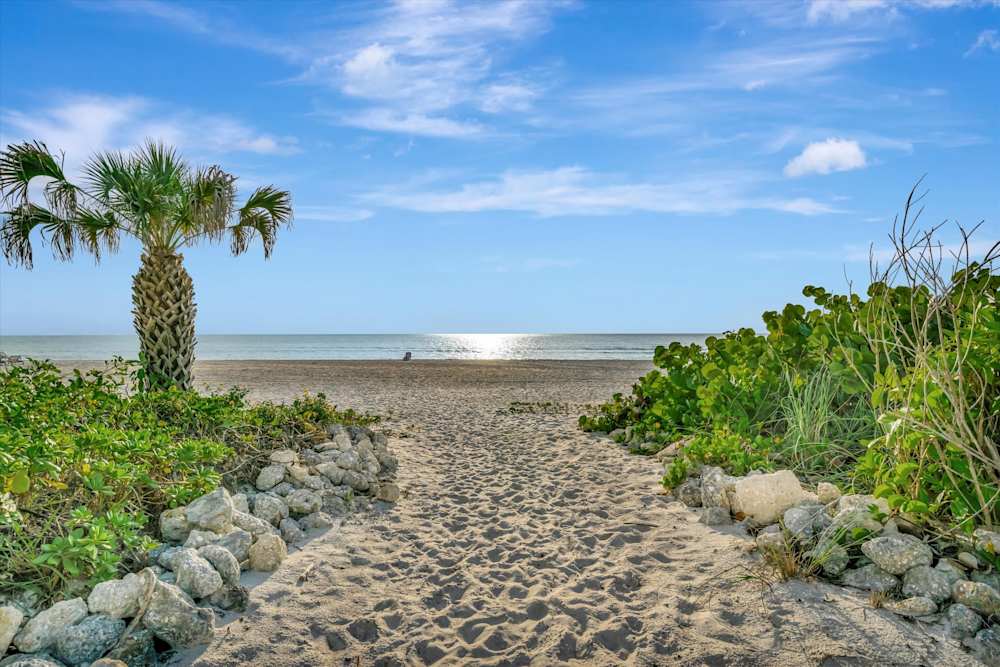 Just steps to the sandy shores of Holmes Beach 🏖️✨