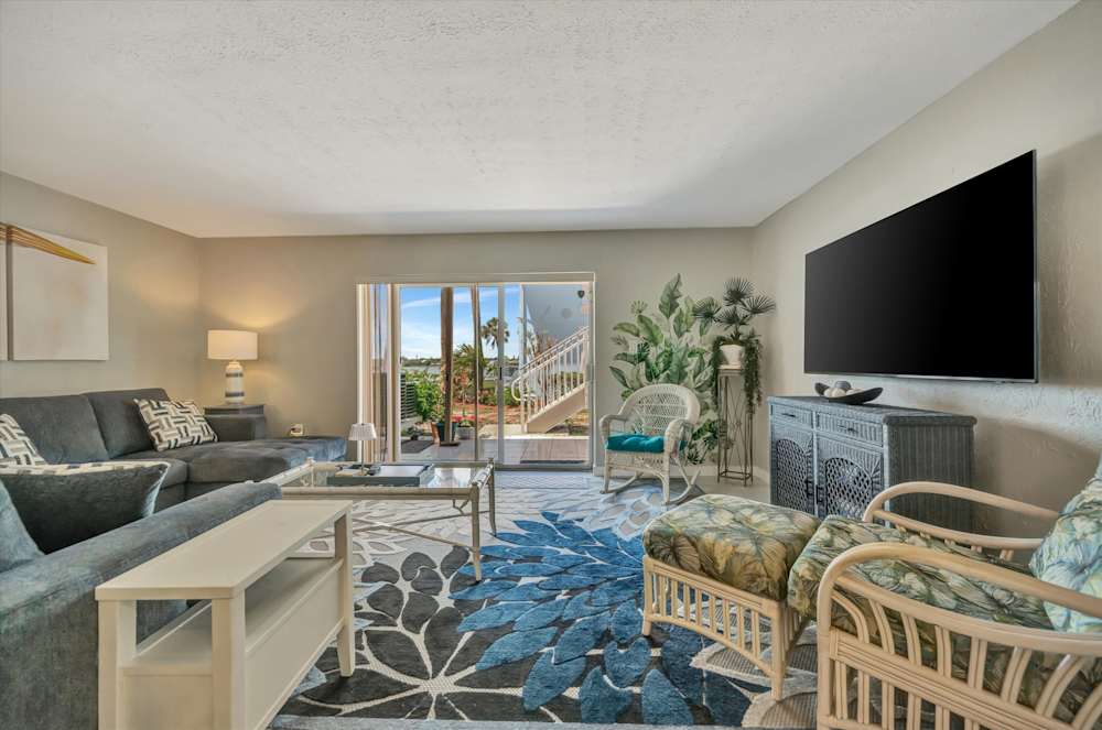 Relaxing lounge with sectional