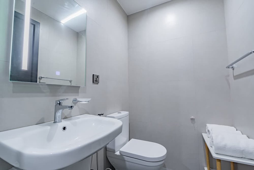 1BR · Aeon Towers