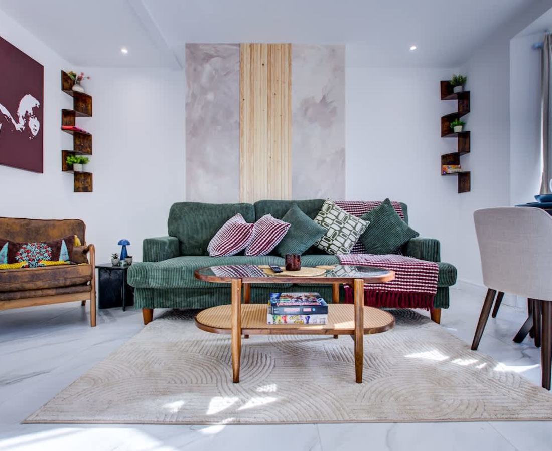 House in Enfield: Stylish 3-Bed House in Enfield