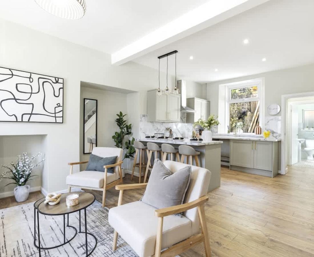 House in Swansea: Modern 3-Bed Home